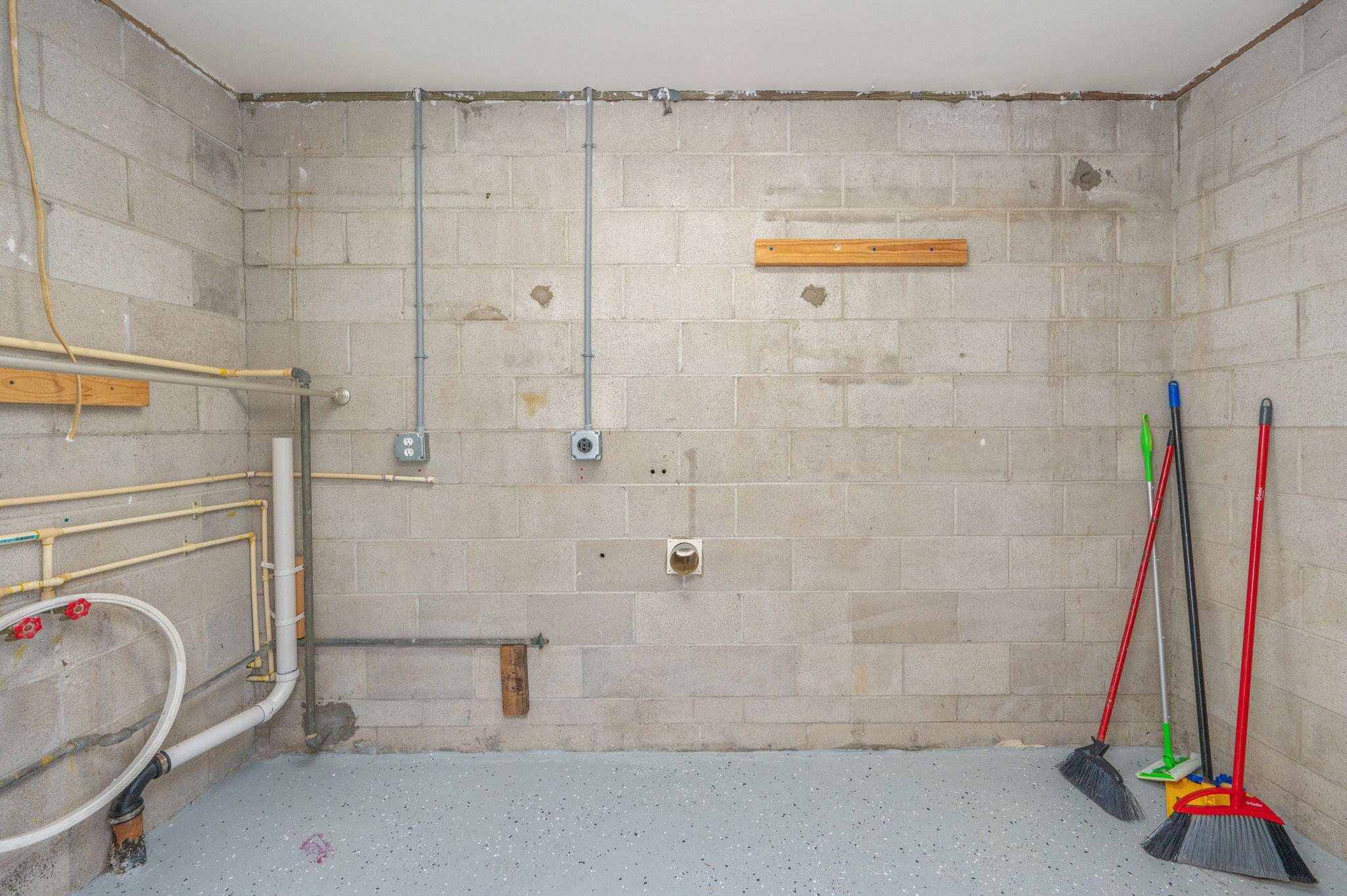 WINTHROP PLACE - Residential