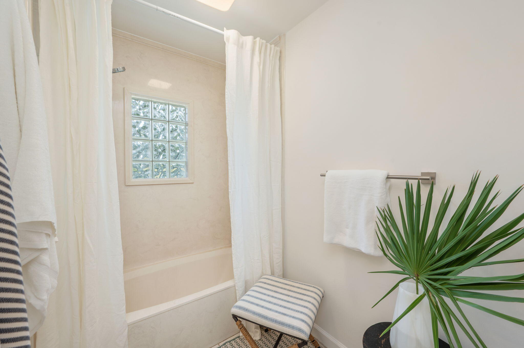 WINTHROP PLACE - Residential