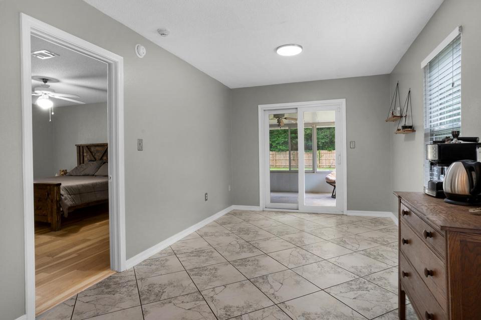 SUNSET STRIP - Residential Lease