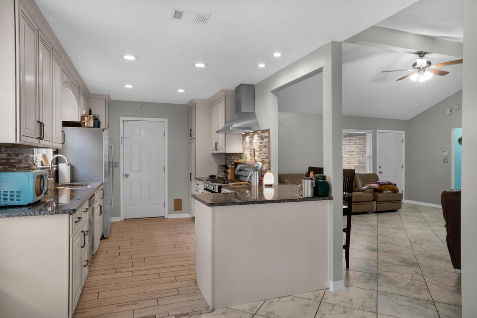 SUNSET STRIP - Residential Lease
