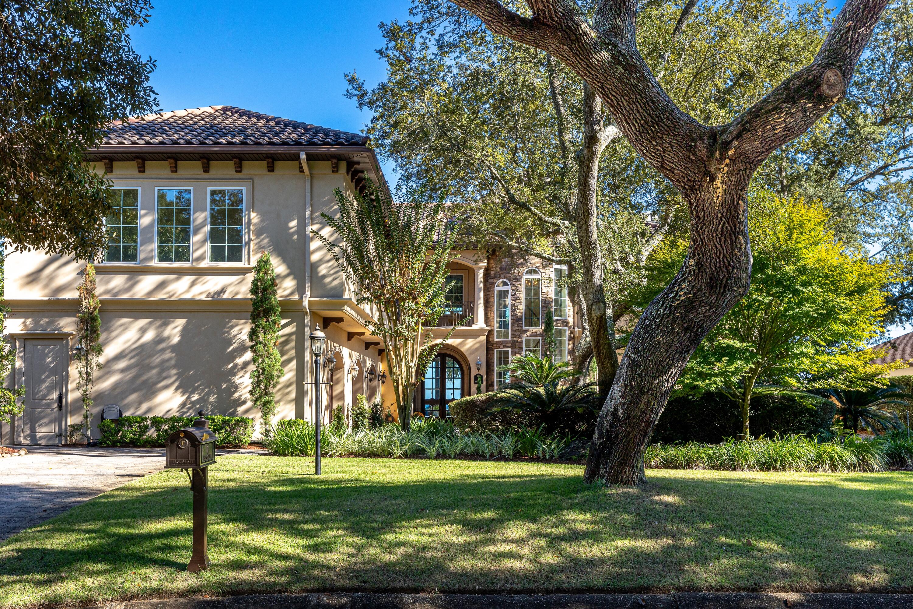 LAKE LORRAINE ESTATES - Residential