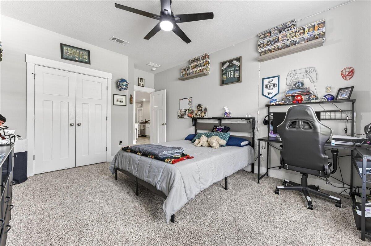 HILLWOOD ESTATES. - Residential