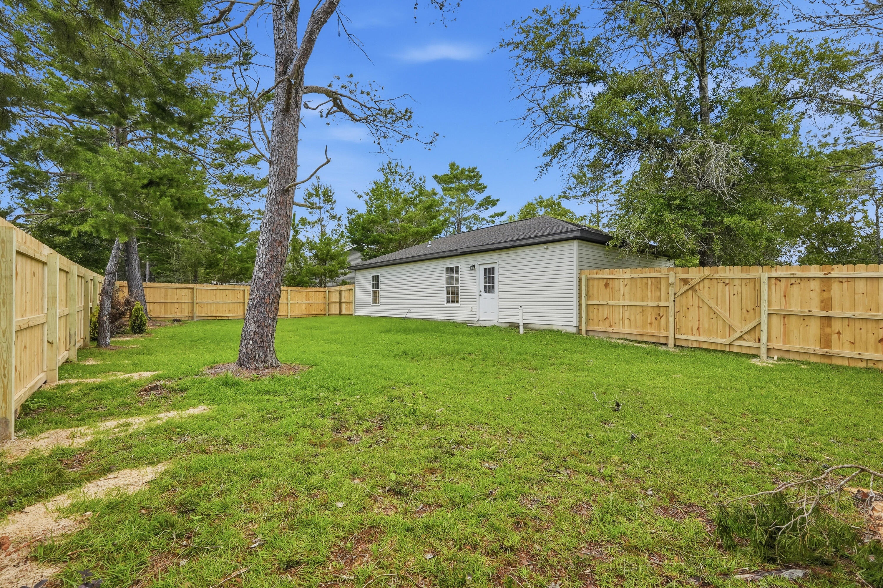 OAKWOOD HILLS UNIT 1 - Residential Lease