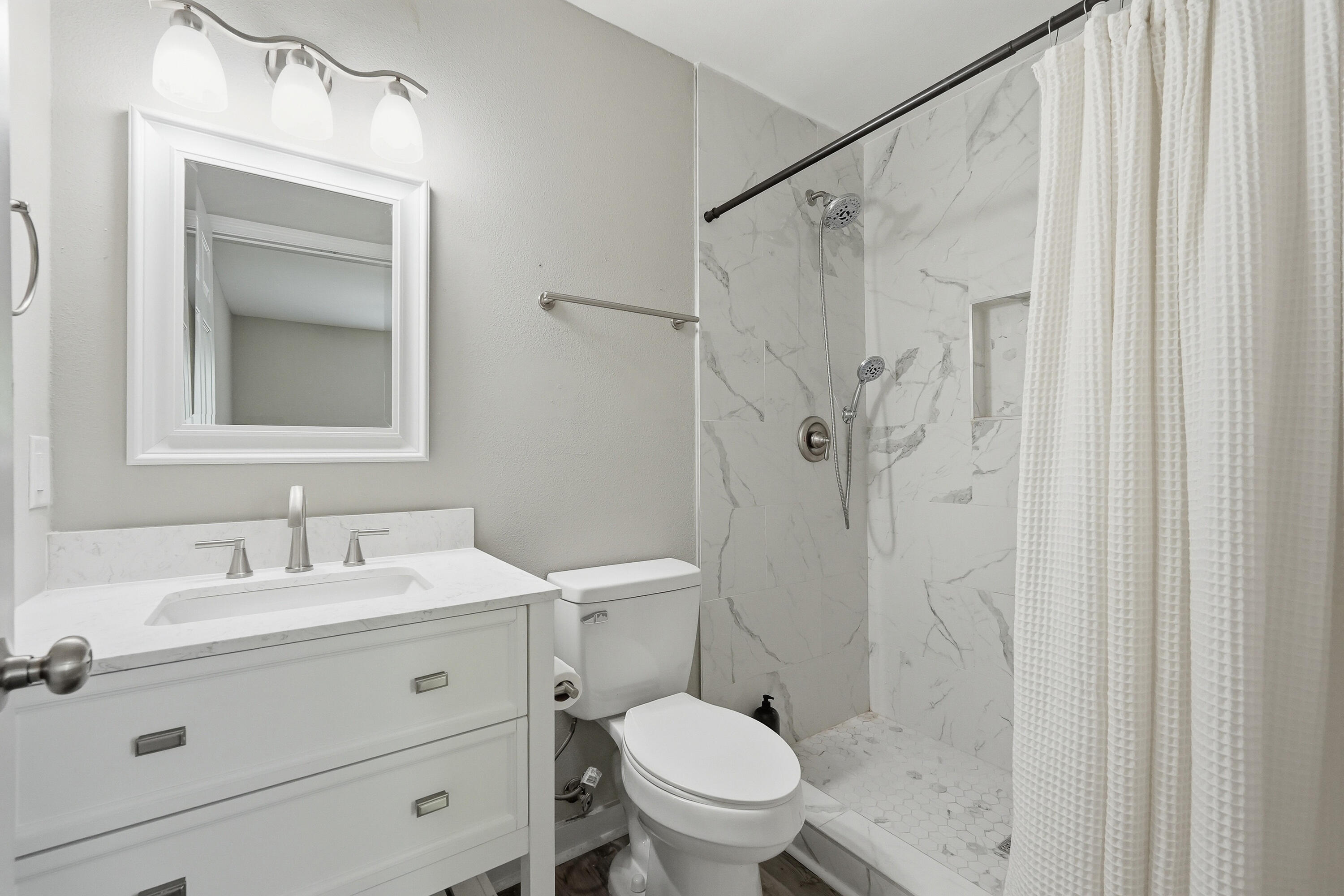 OAKWOOD HILLS UNIT 1 - Residential Lease
