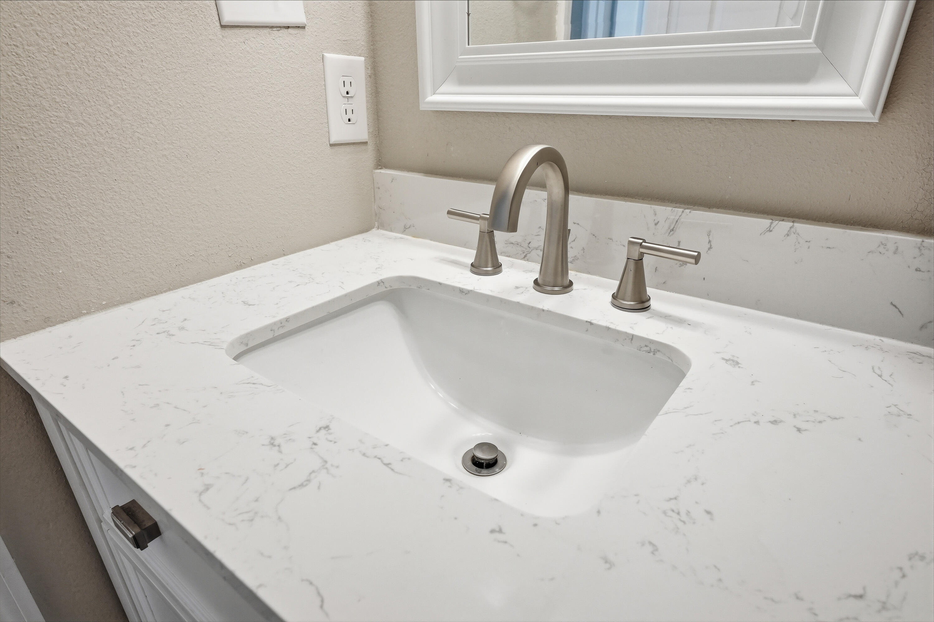 OAKWOOD HILLS UNIT 1 - Residential Lease
