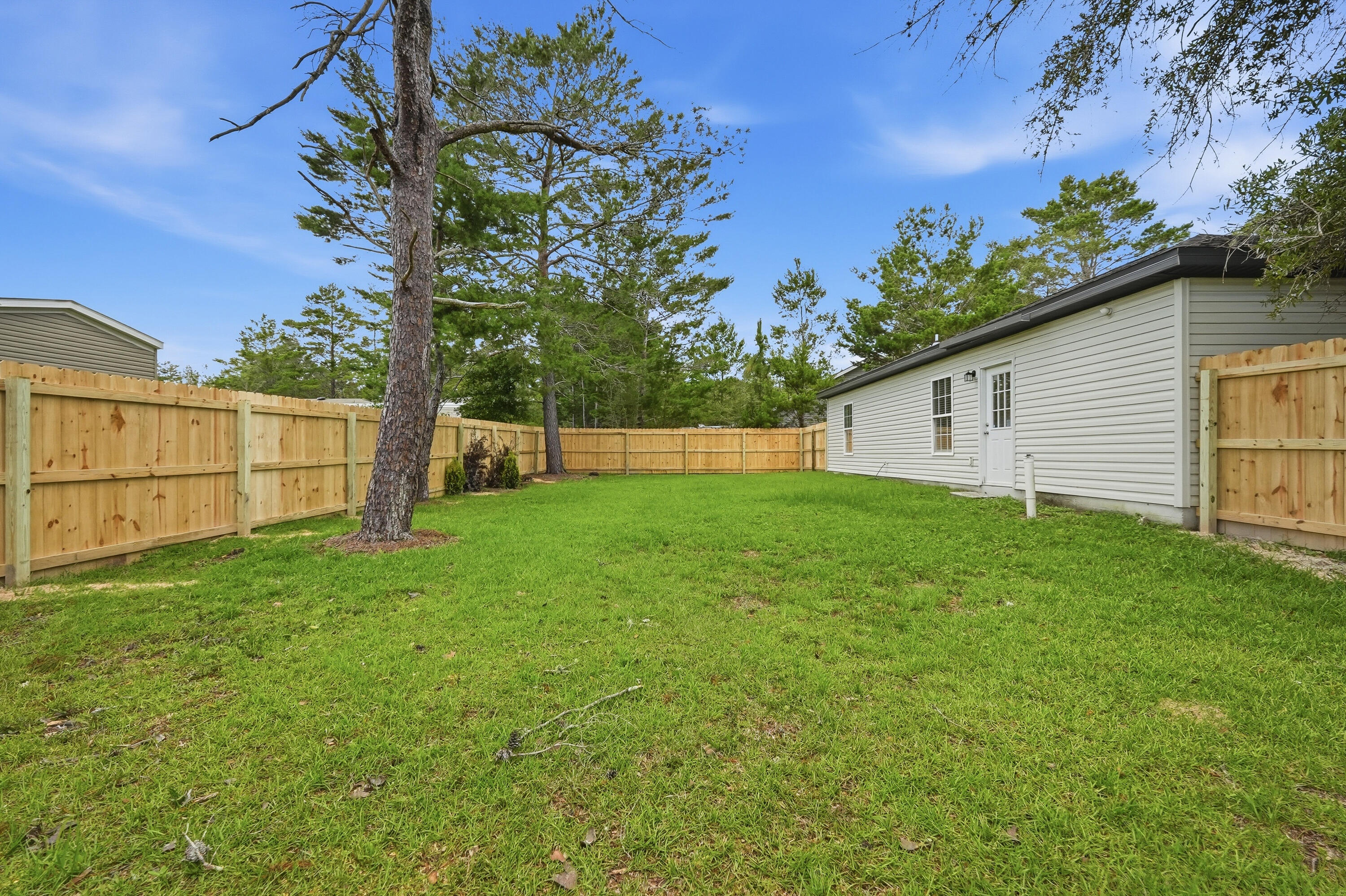 OAKWOOD HILLS UNIT 1 - Residential Lease