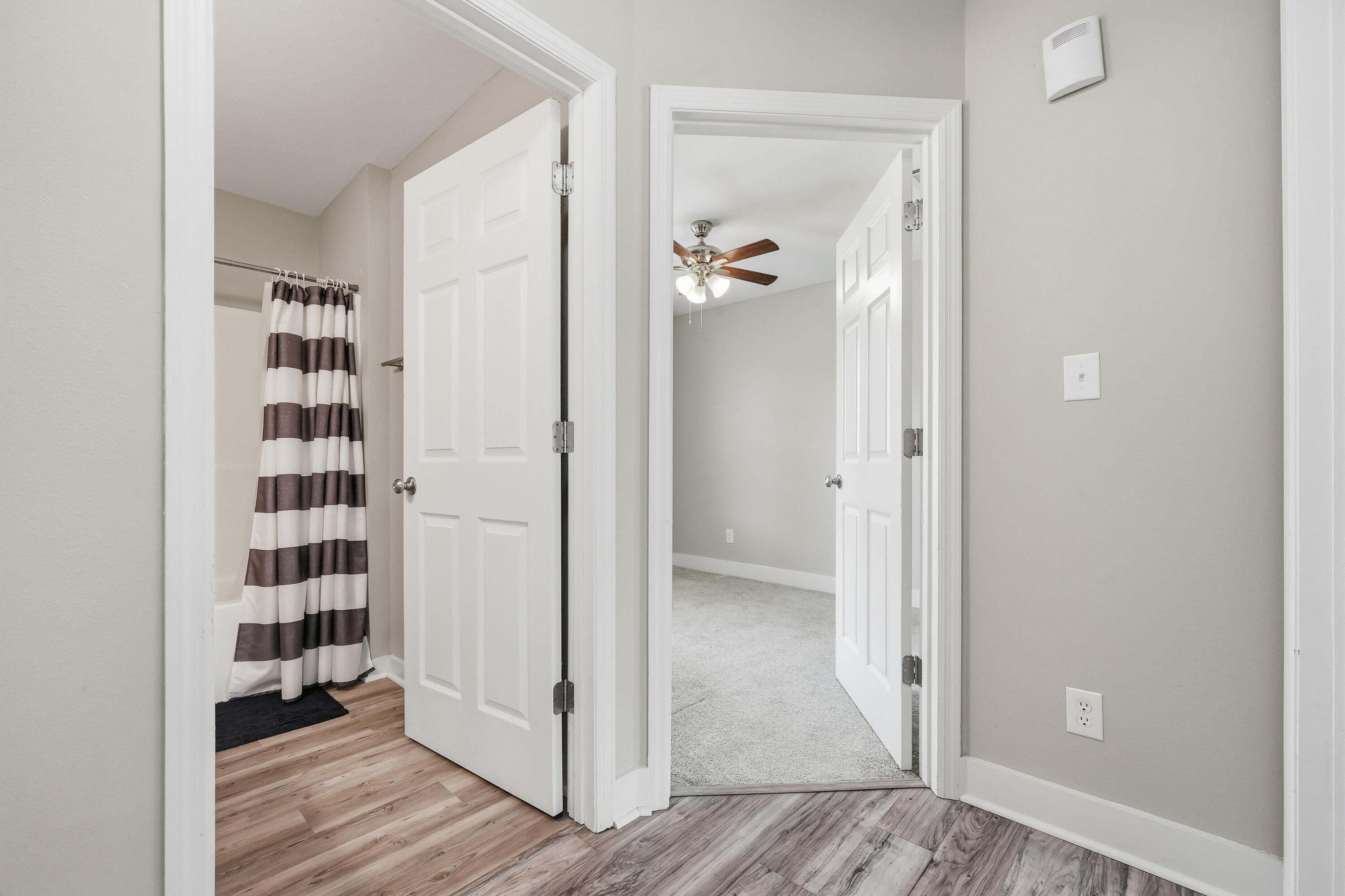 OAKWOOD HILLS UNIT 1 - Residential Lease