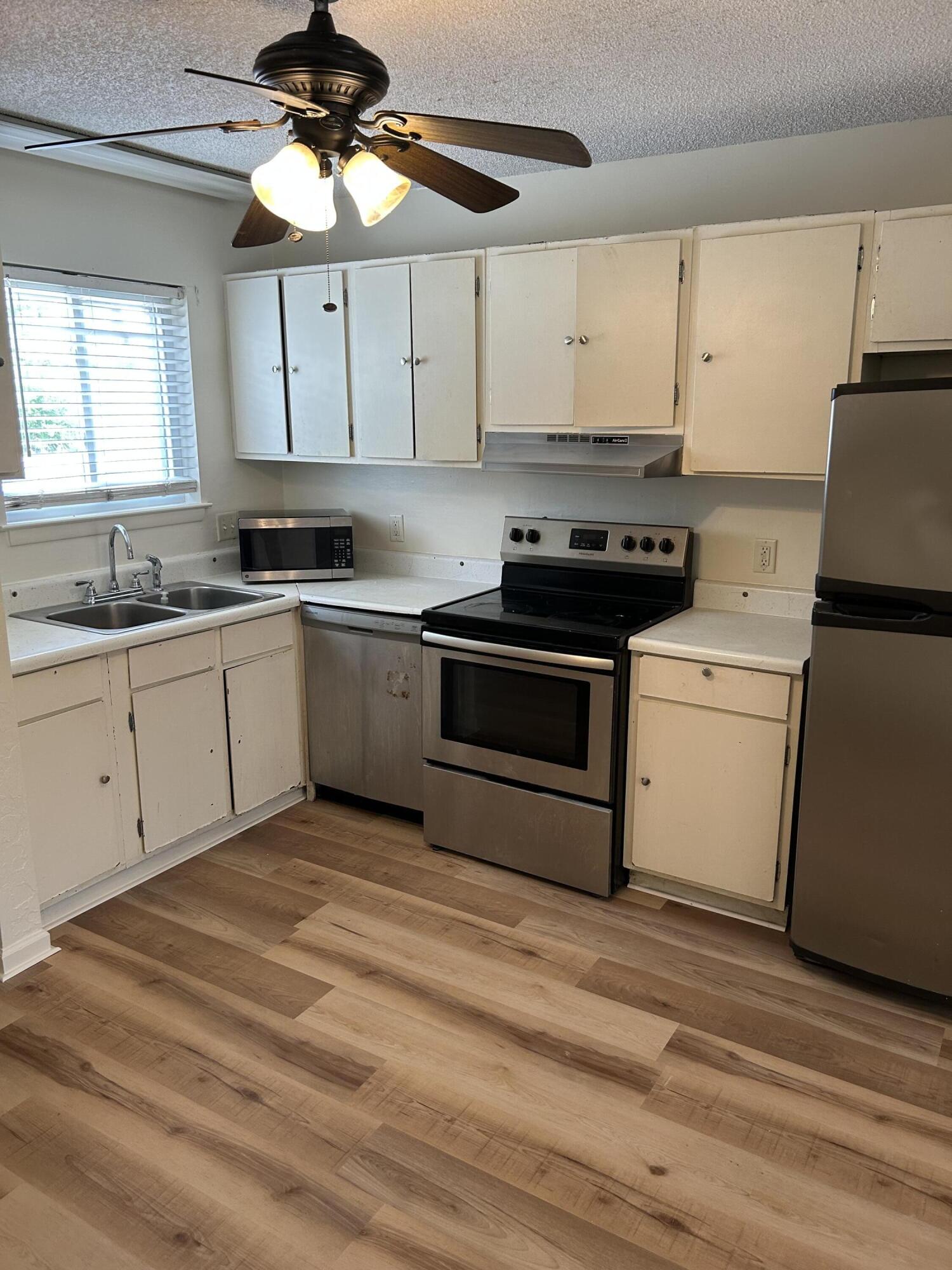 COLLEGE PARK CONDO - Residential