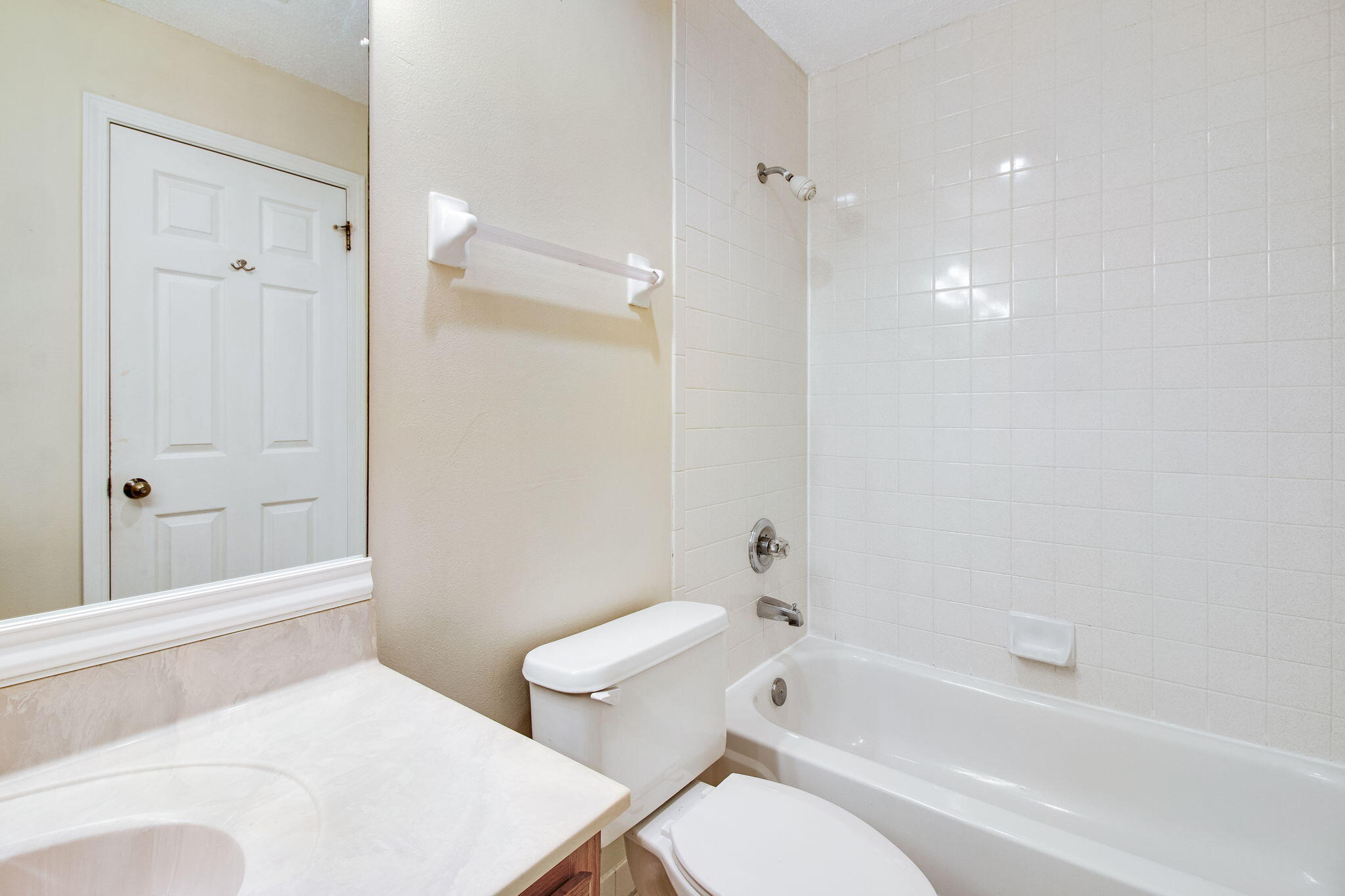POINTE OF VIEW CONDO - Residential Lease
