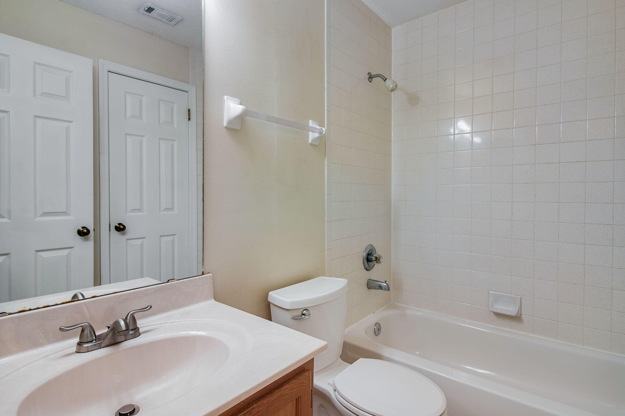 POINTE OF VIEW CONDO - Residential Lease