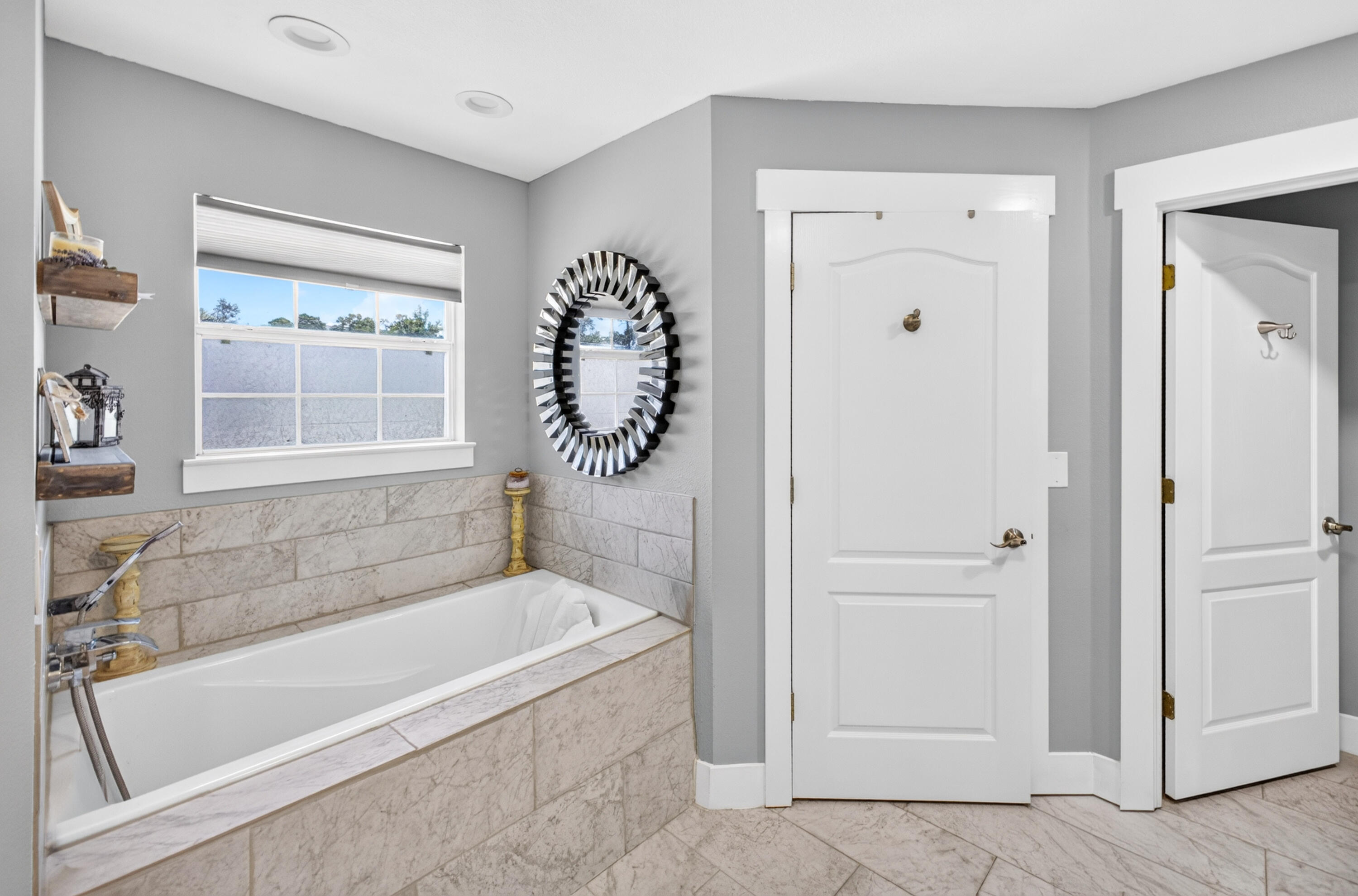 PELICAN BAY S/D - Residential