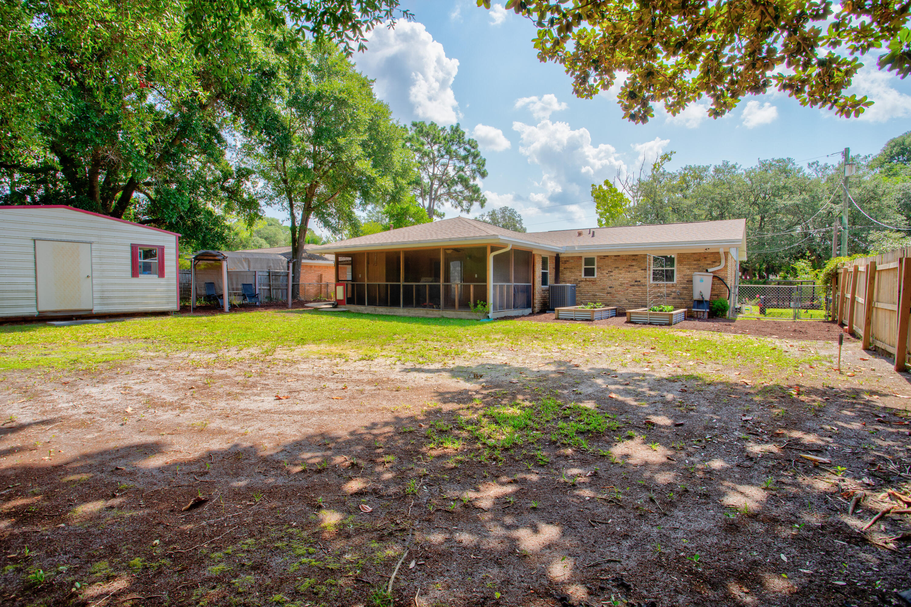 YACHT CLUB ESTATES - Residential