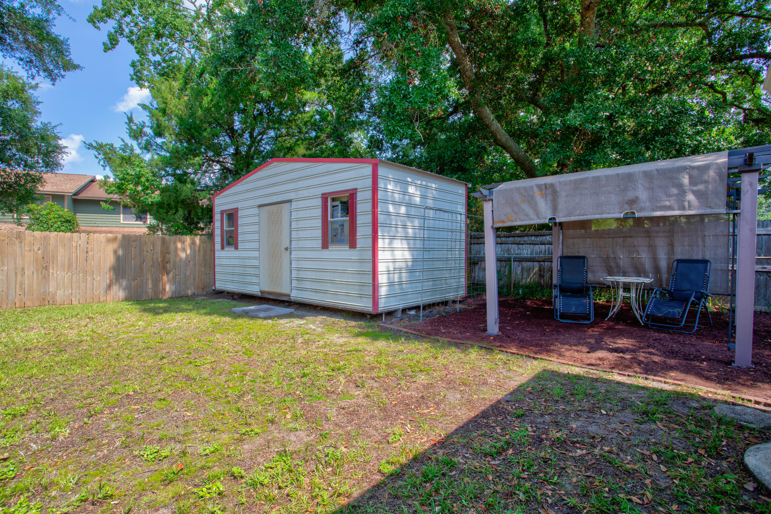 YACHT CLUB ESTATES - Residential