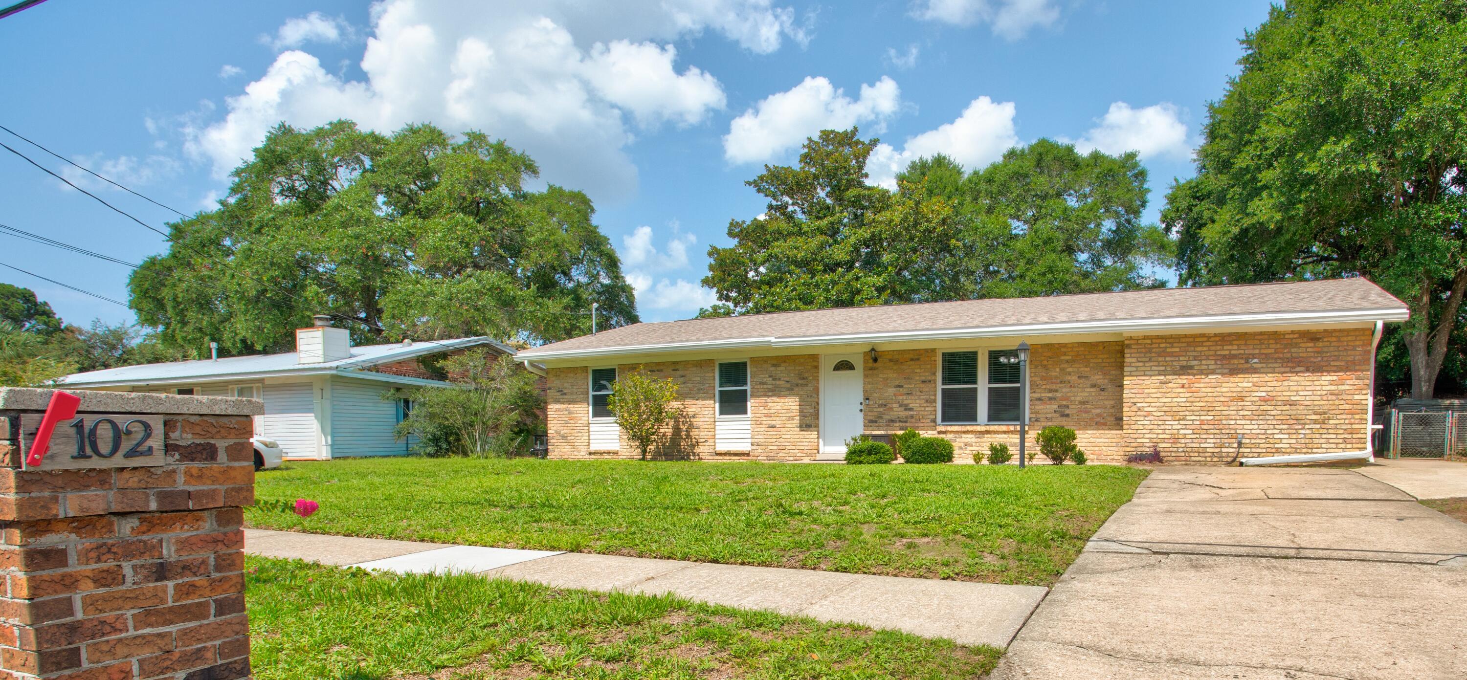 YACHT CLUB ESTATES - Residential
