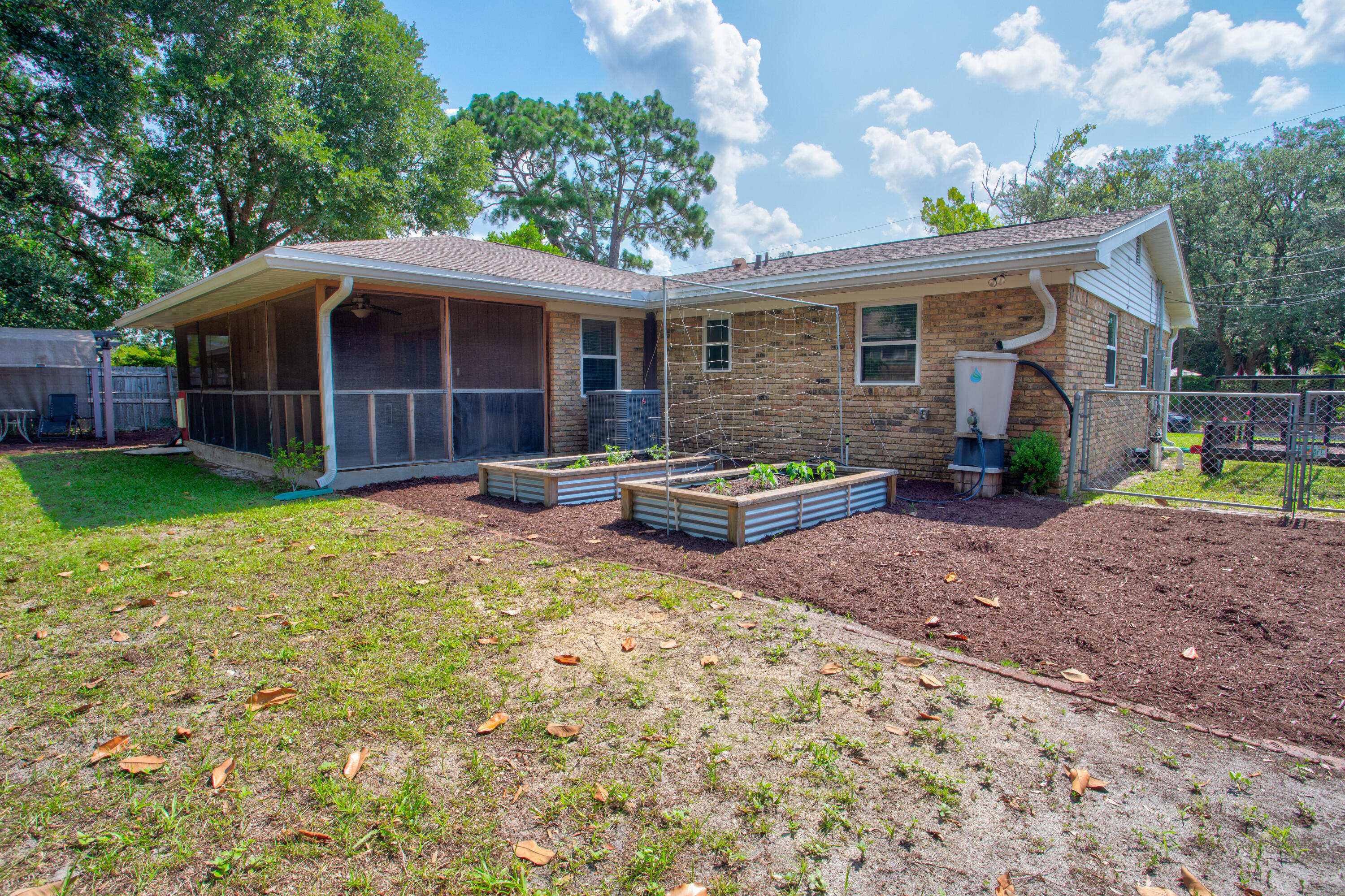 YACHT CLUB ESTATES - Residential