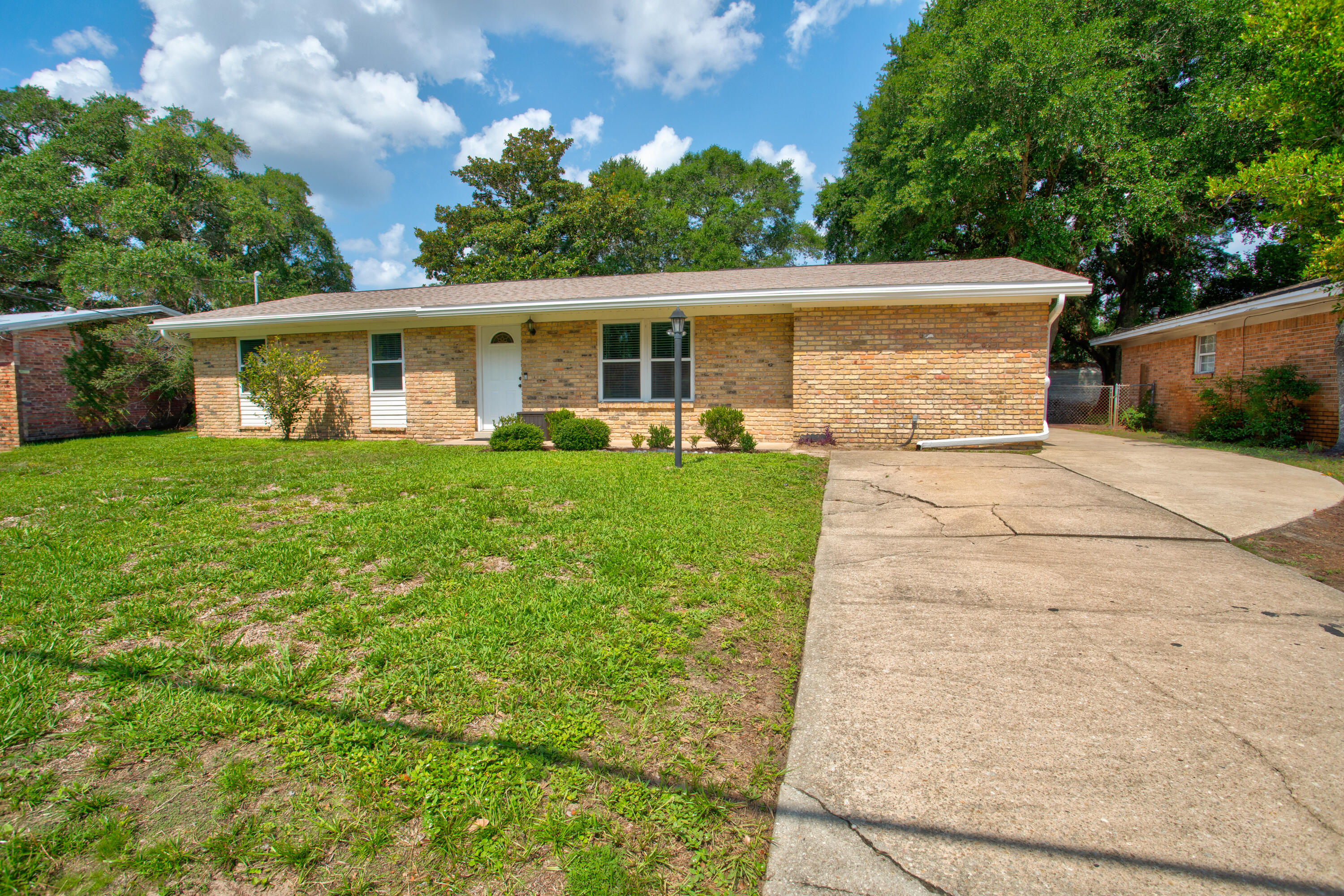 YACHT CLUB ESTATES - Residential