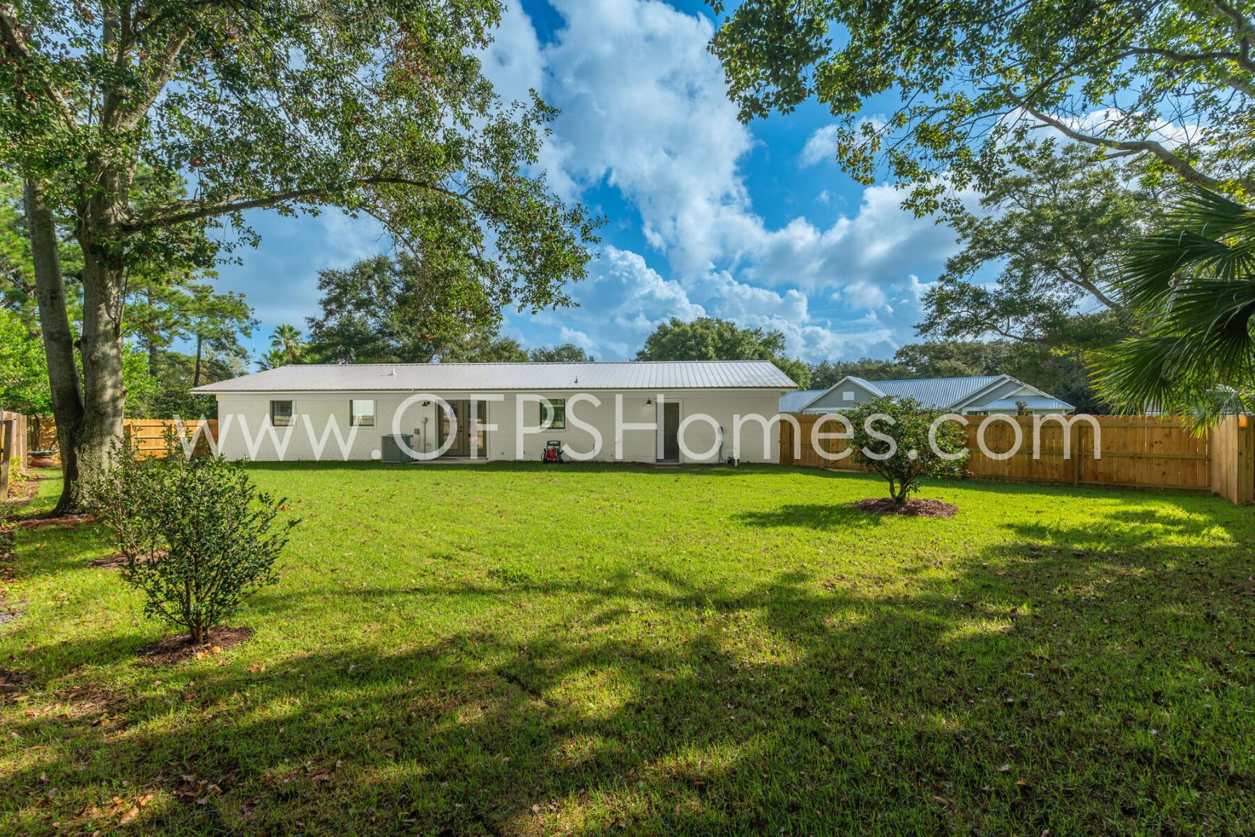 ELLIOTTS POINT - Residential Lease