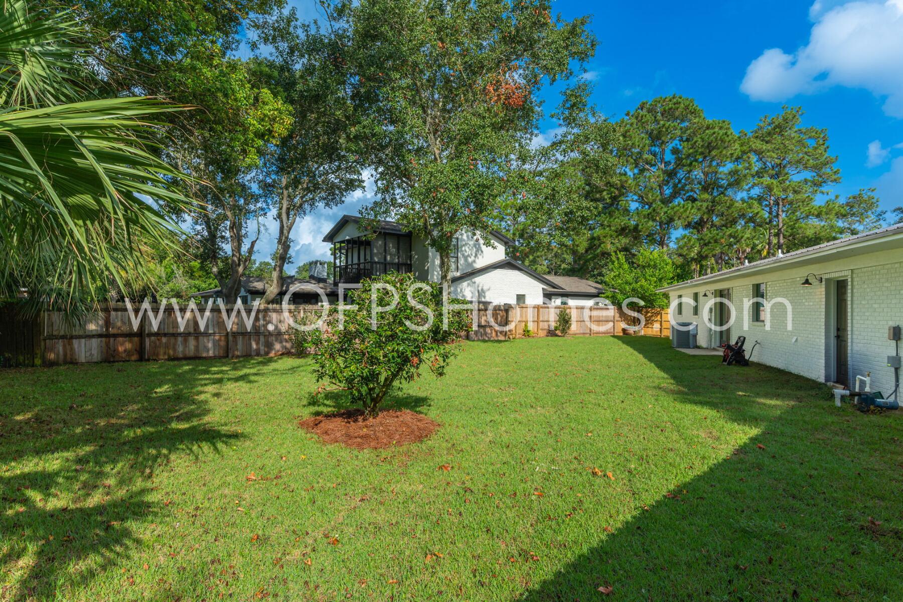 ELLIOTTS POINT - Residential Lease