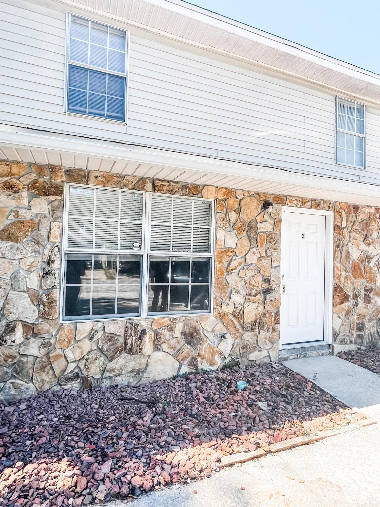 AVAILABLE... June 15, 2026. 2bd/1.5bth. Recently renovated with new flooring, paint, fixtures, and more! Living Room, full Kitchen with washer and dryer hookups. NO smoking. 600 minimum FICO credit score required in addition to meeting rental criteria. Pets allowed upon approval with a non-refundable pet fee.
All applicants are required to complete an application on https://onefamilypropertyservices.petscreening.com/ regardless of if they own a pet or not.  Applicants with an ESA are also required to complete the application.
**Please note, only one pet profile per pet is required. This property is a part of a Homeowners Association and tenants will be required to adhere to certain rules and restrictions.  If you have any questions, you may request to view the HOA Covenants prior to application. 

** Fees Required once an application is approved include, but may not be limited to: Security Deposit, Non-Refundable Fees (cleaning and rekey), $20 Certified Mail Fee, and Pet Fees (when applicable).