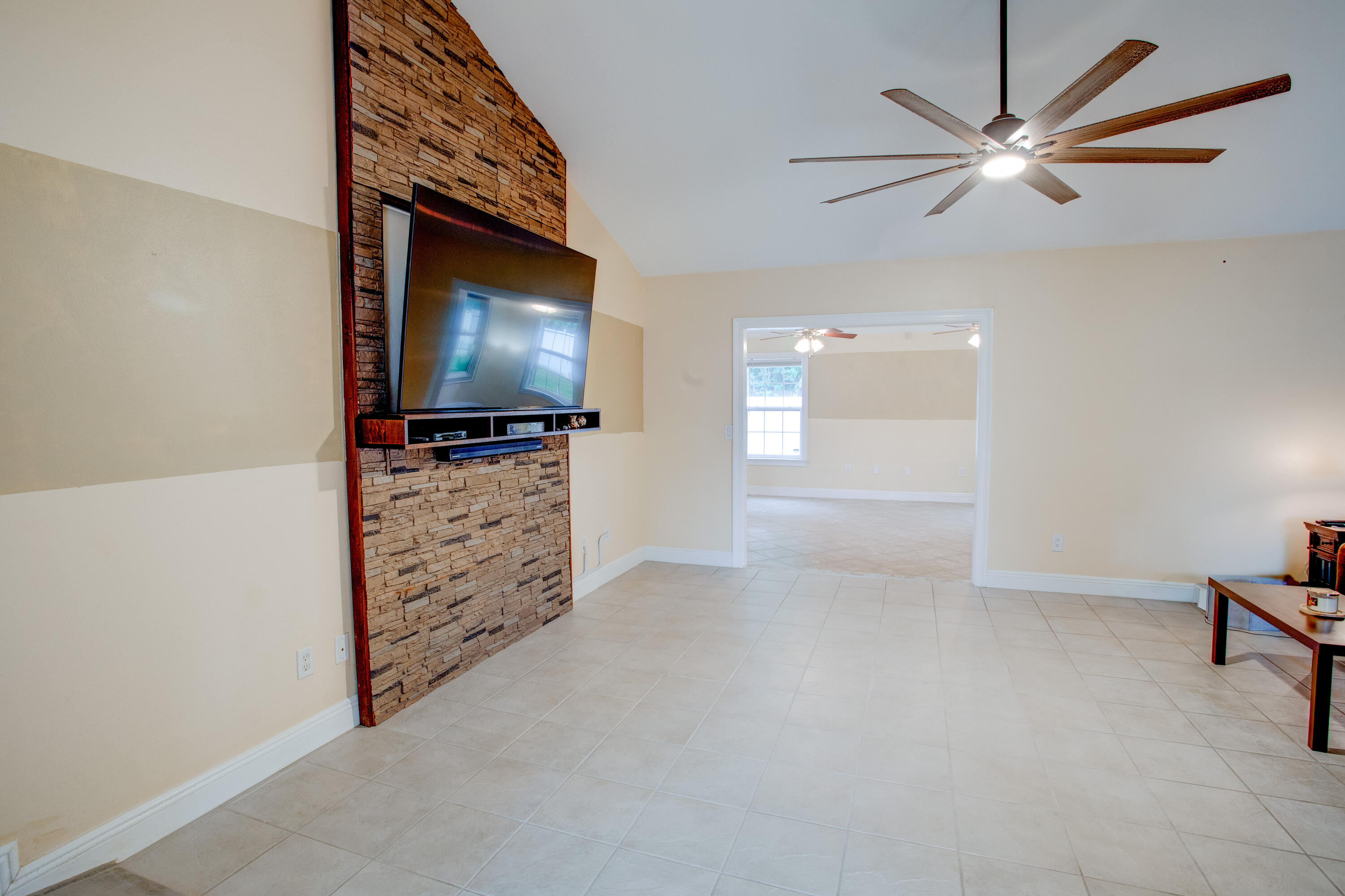 OAKRIDGE MANOR - Residential