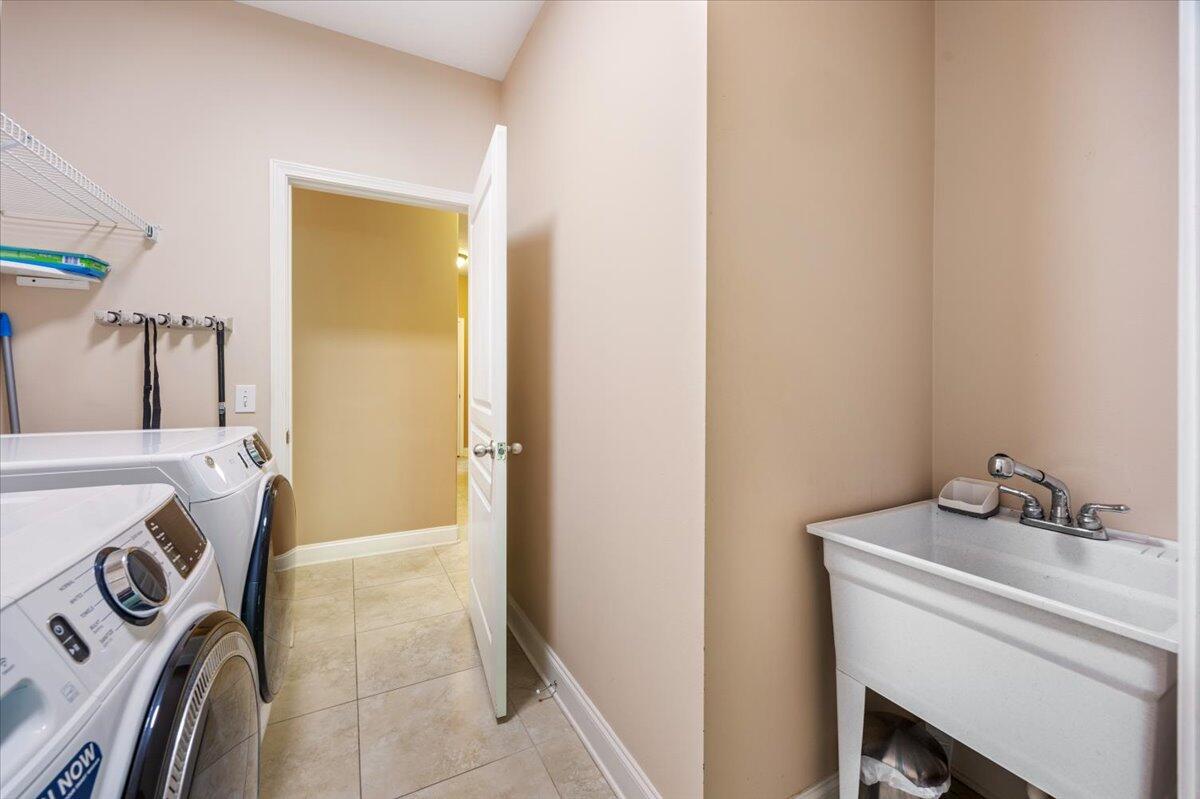 COUNTRY CLUB ESTATES 1 OF CRESTVIEW - Residential