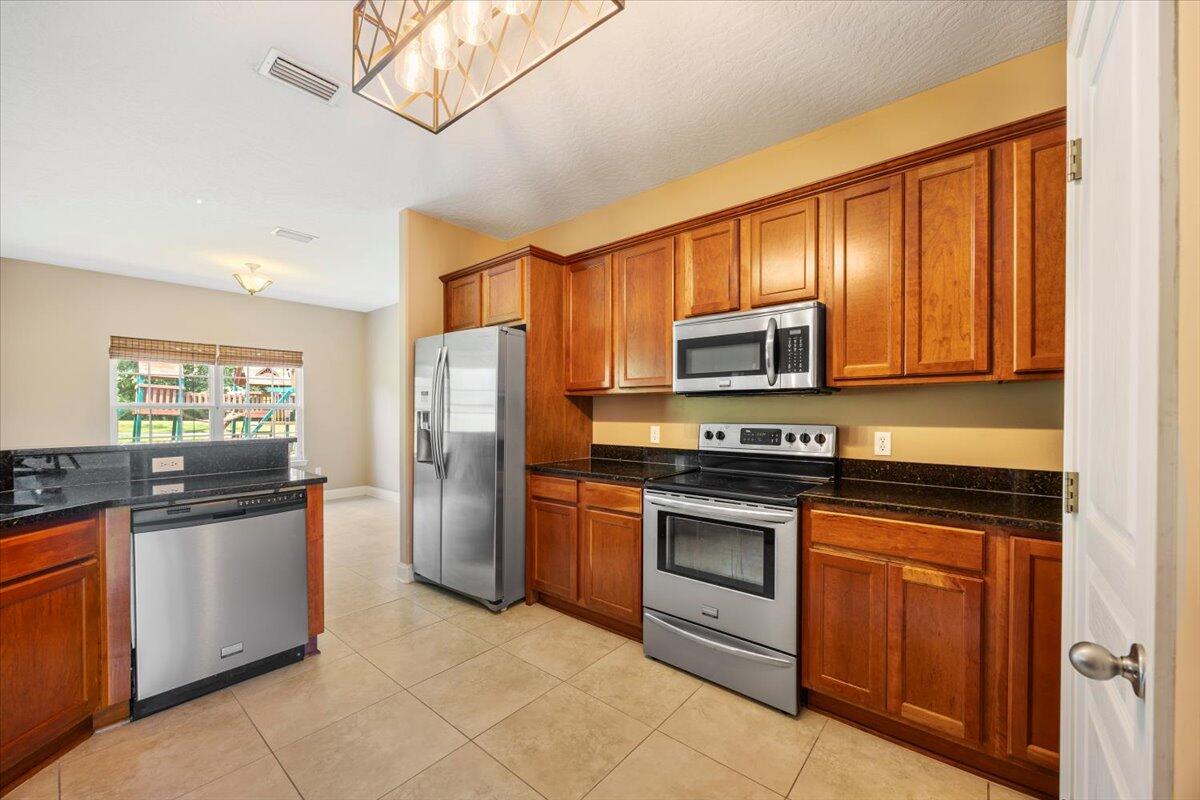 COUNTRY CLUB ESTATES 1 OF CRESTVIEW - Residential