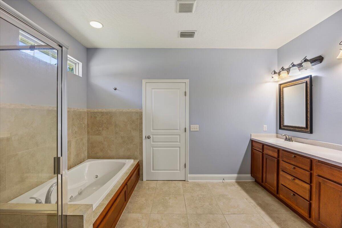 COUNTRY CLUB ESTATES 1 OF CRESTVIEW - Residential