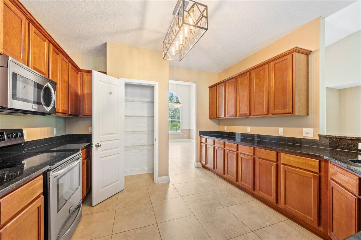 COUNTRY CLUB ESTATES 1 OF CRESTVIEW - Residential
