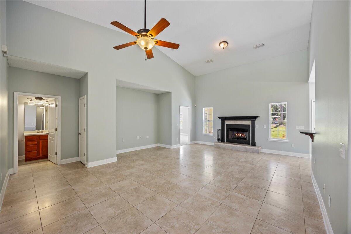 COUNTRY CLUB ESTATES 1 OF CRESTVIEW - Residential