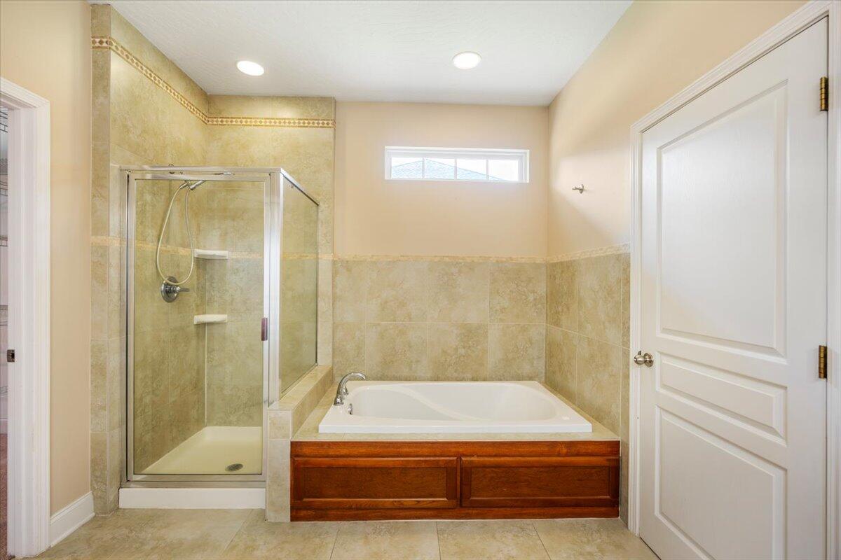 COUNTRY CLUB ESTATES 1 OF CRESTVIEW - Residential