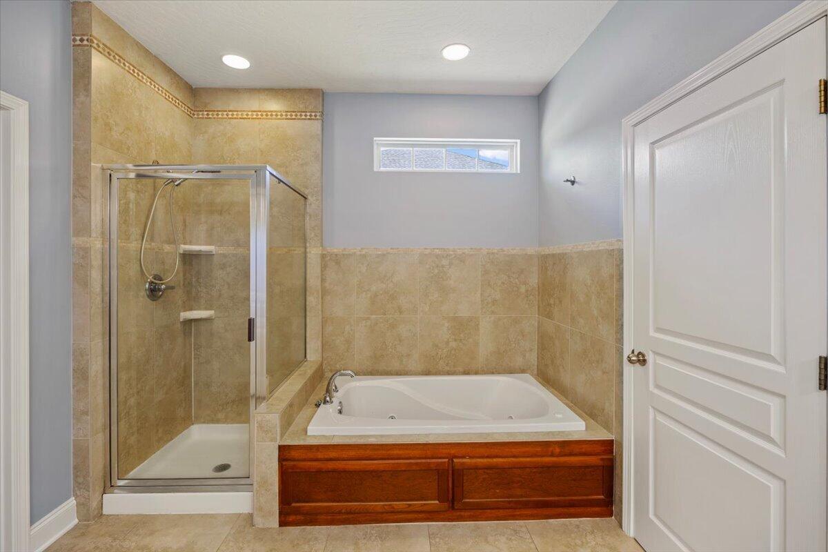 COUNTRY CLUB ESTATES 1 OF CRESTVIEW - Residential
