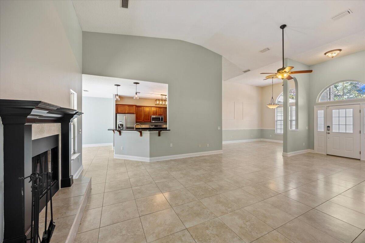 COUNTRY CLUB ESTATES 1 OF CRESTVIEW - Residential