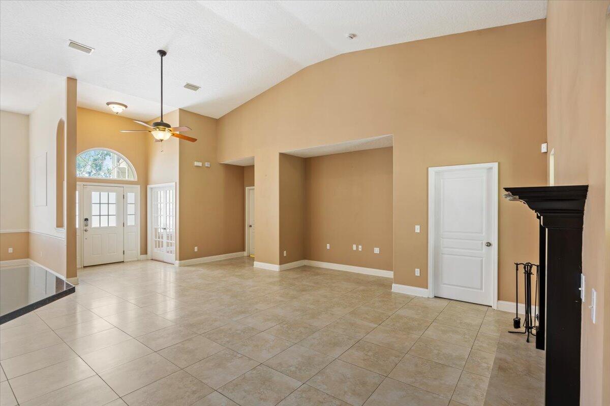 COUNTRY CLUB ESTATES 1 OF CRESTVIEW - Residential
