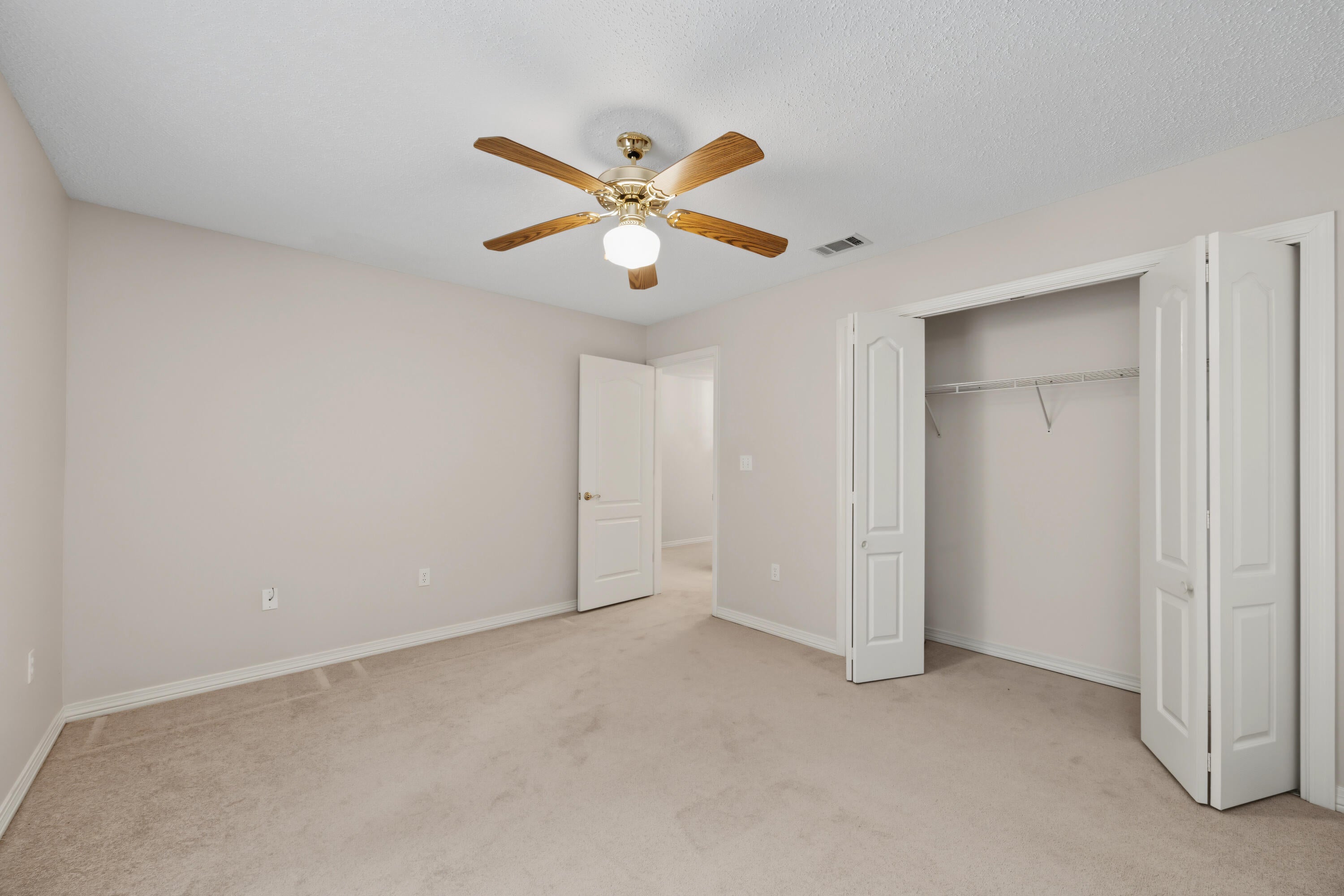 HUNTER WOODS - Residential