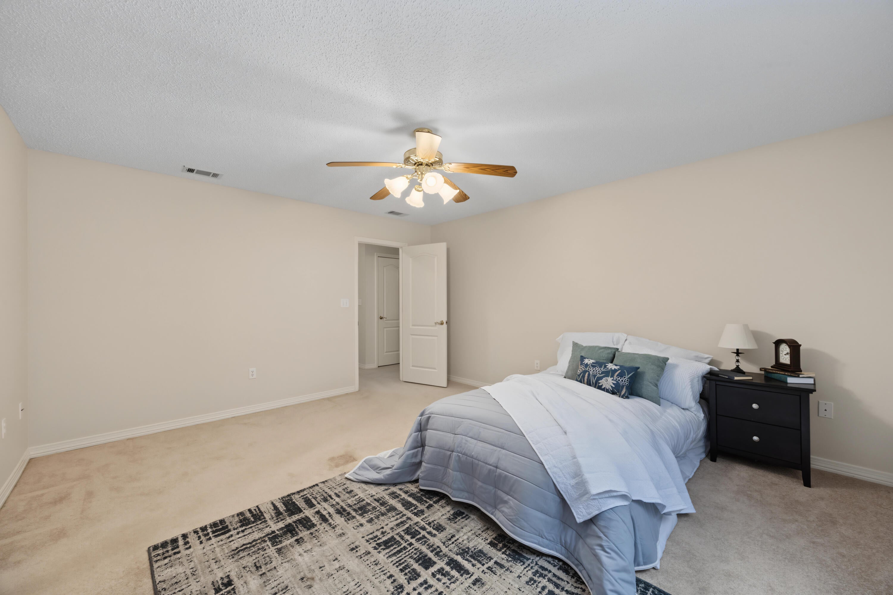 HUNTER WOODS - Residential