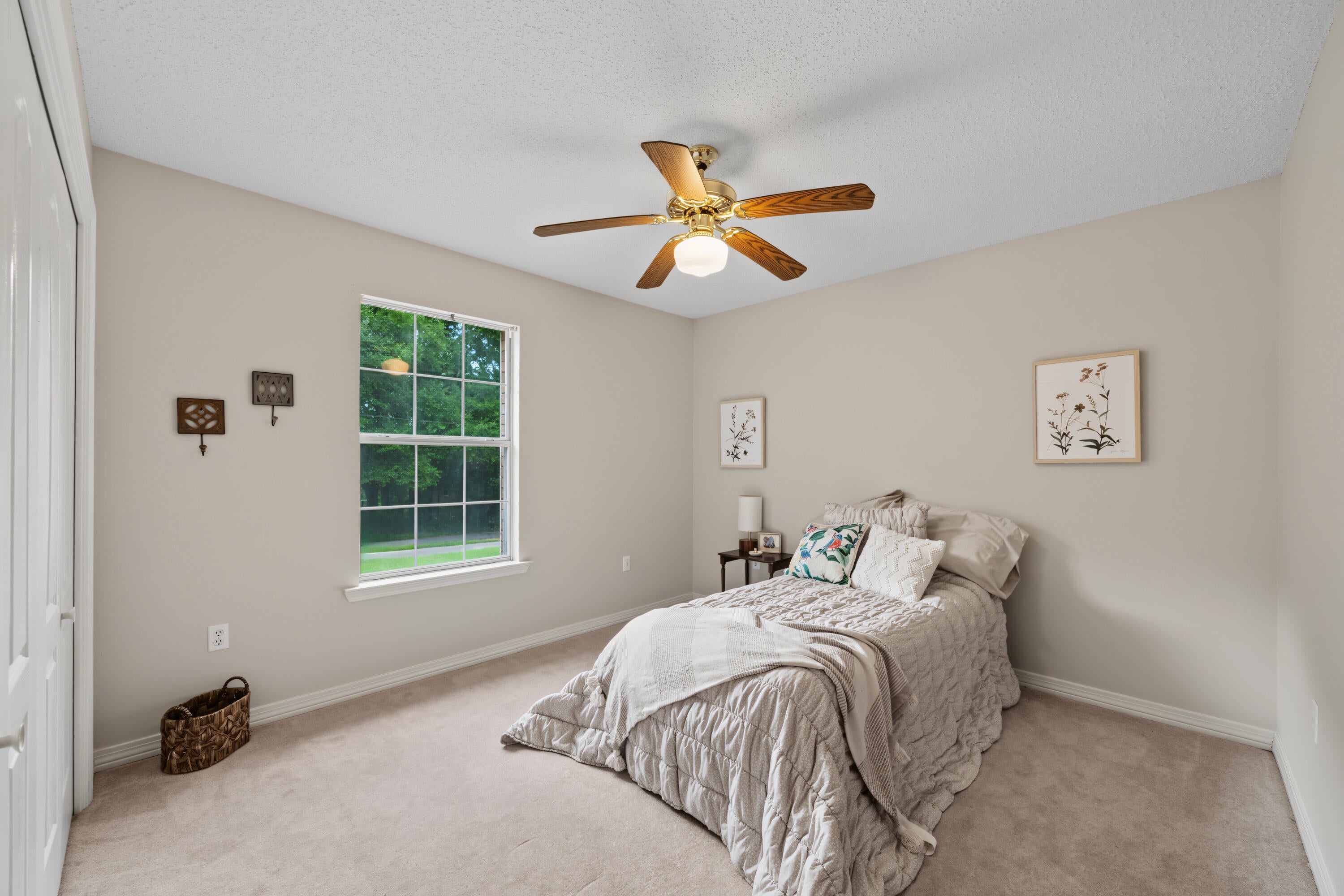 HUNTER WOODS - Residential