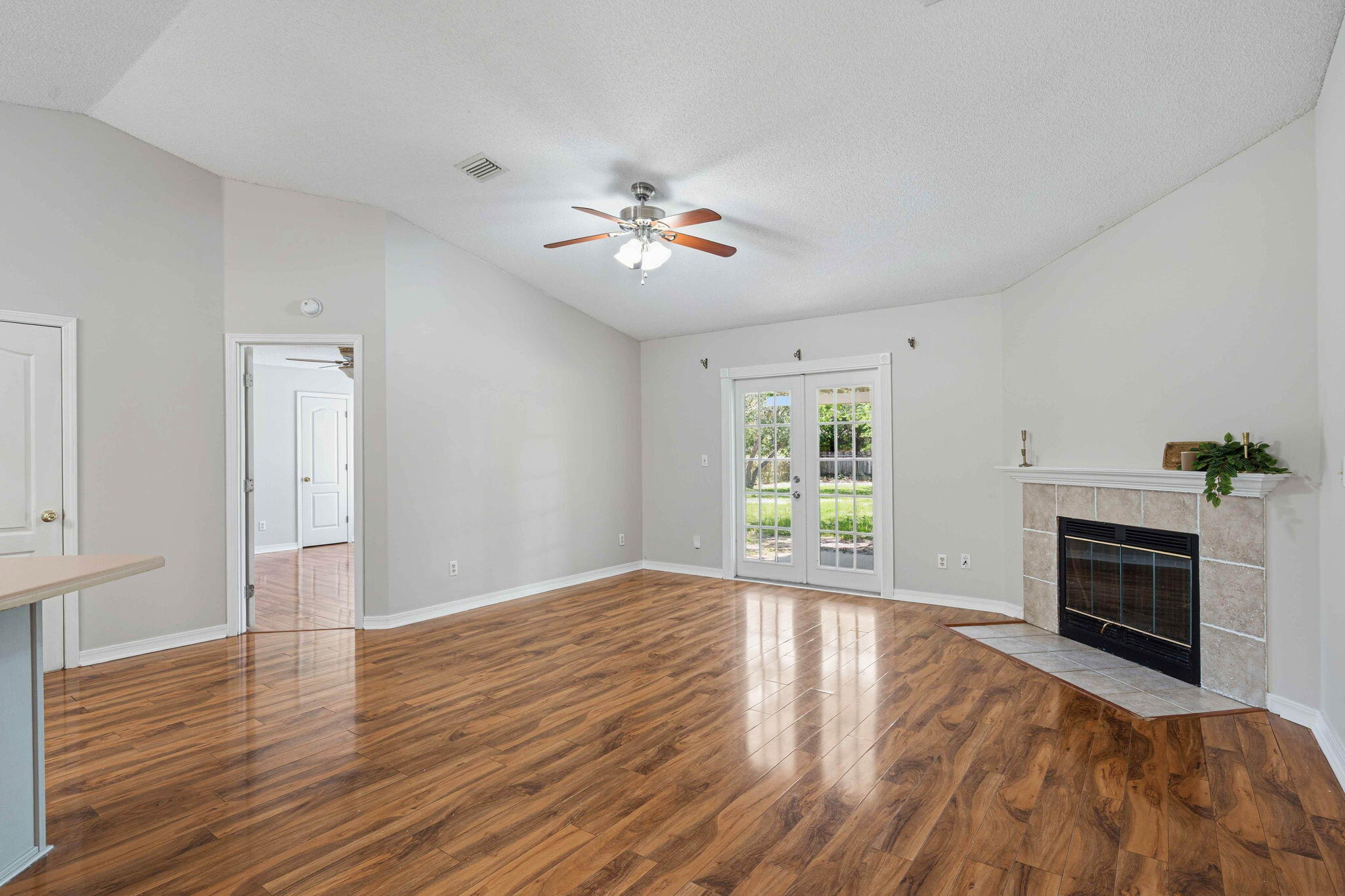 HOLLEY BY THE SEA - Residential