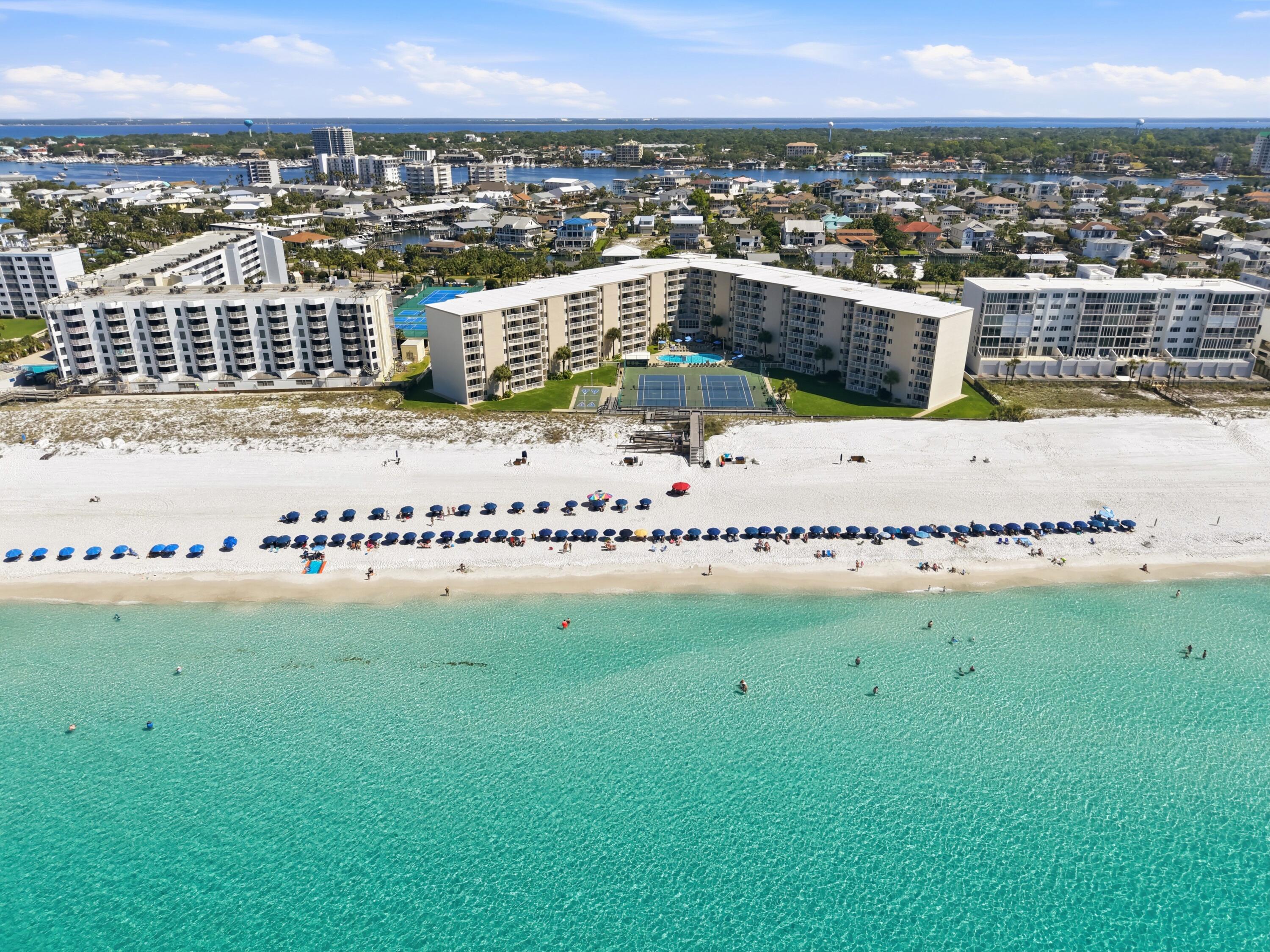 HOLIDAY SURF & RACQUET CLUB - Residential