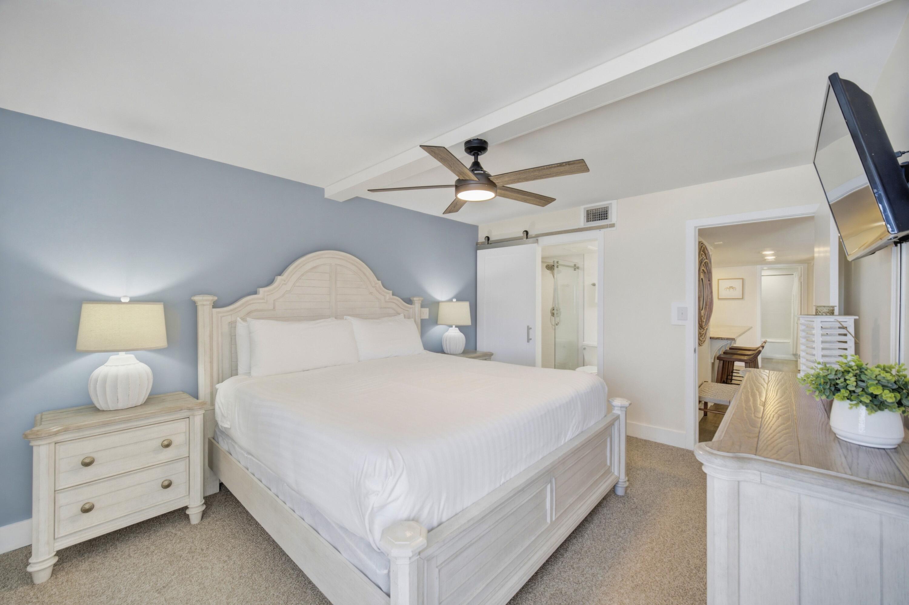 HOLIDAY SURF & RACQUET CLUB - Residential