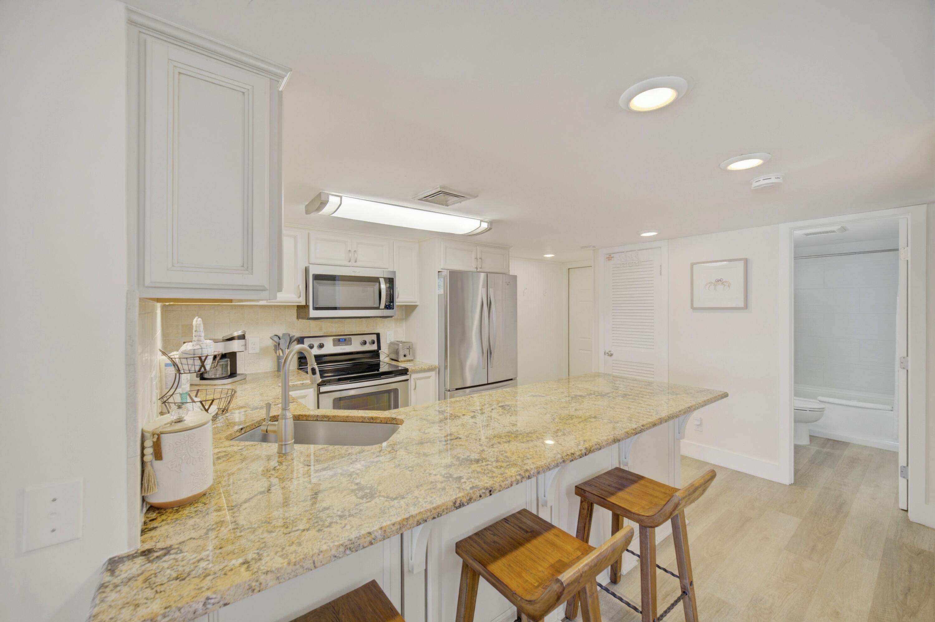 HOLIDAY SURF & RACQUET CLUB - Residential