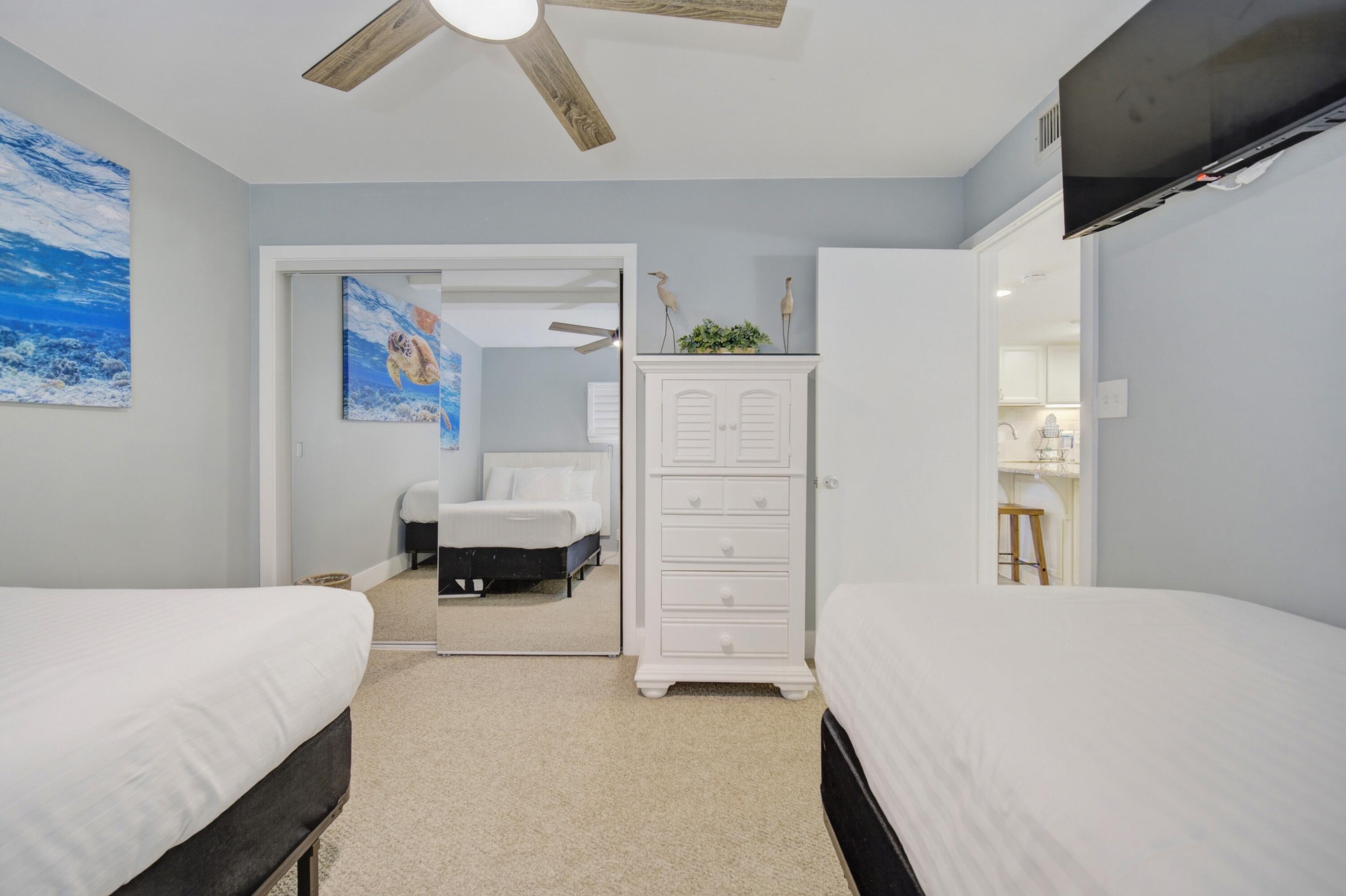 HOLIDAY SURF & RACQUET CLUB - Residential
