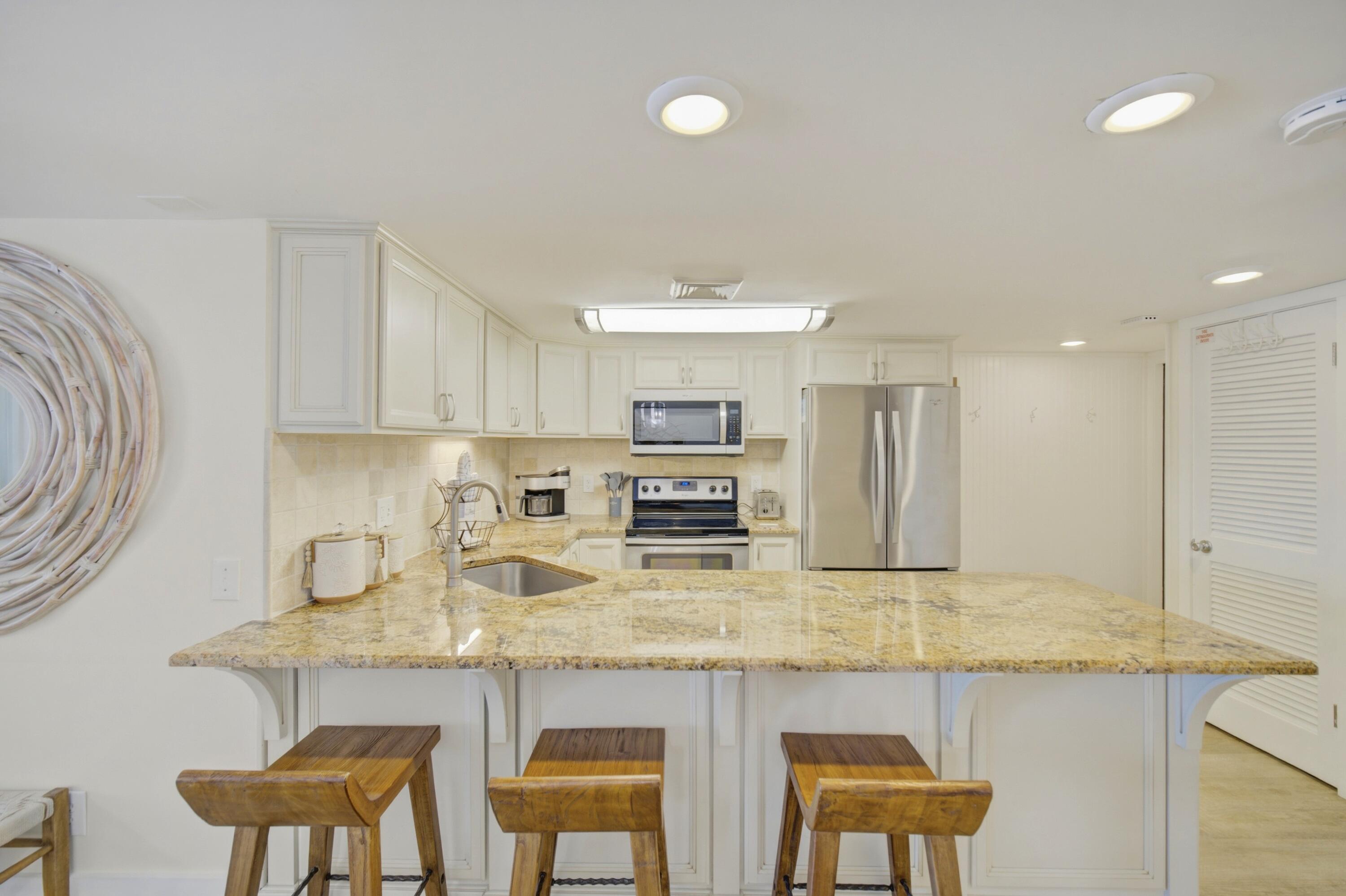 HOLIDAY SURF & RACQUET CLUB - Residential