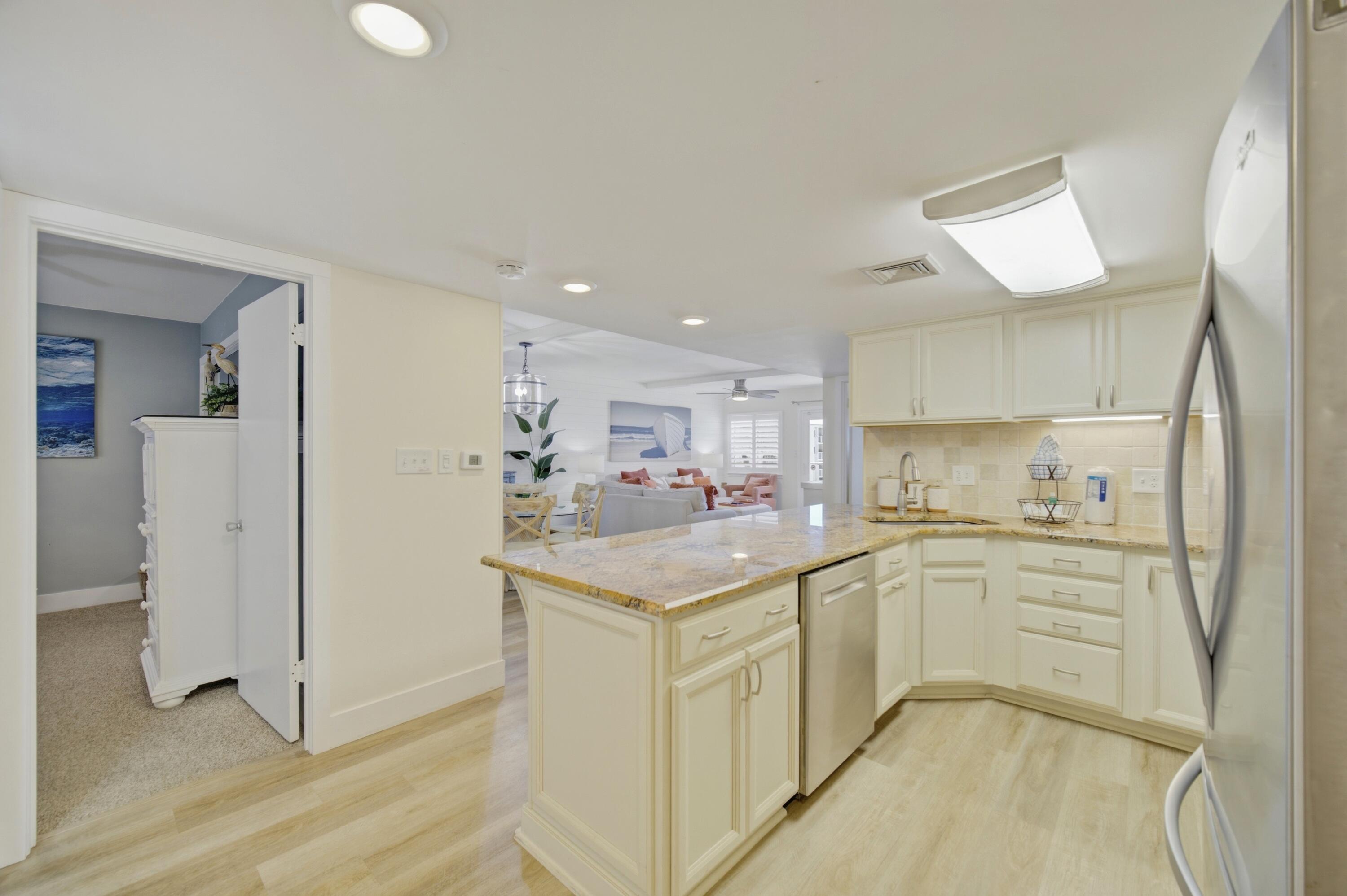 HOLIDAY SURF & RACQUET CLUB - Residential