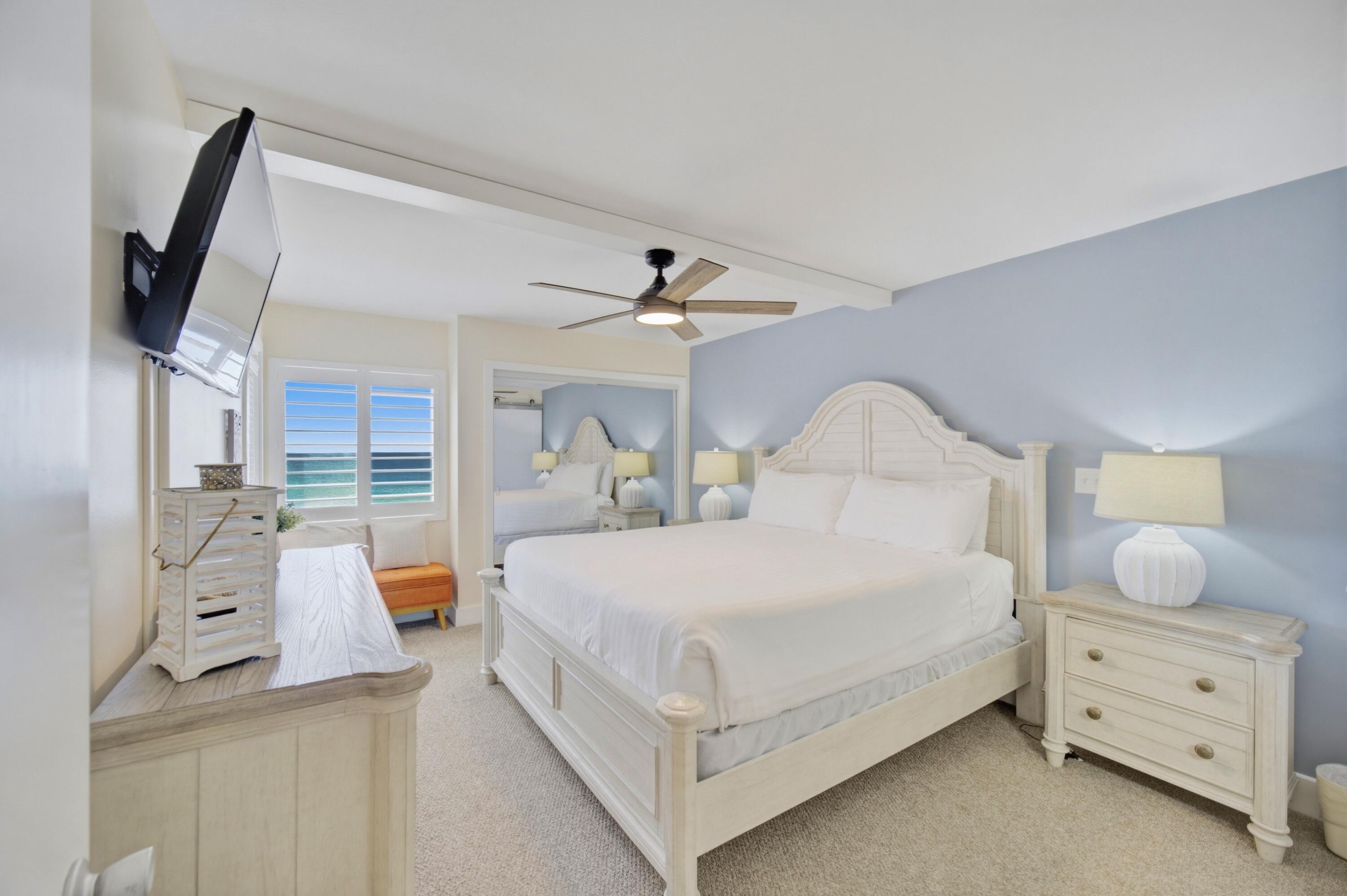HOLIDAY SURF & RACQUET CLUB - Residential