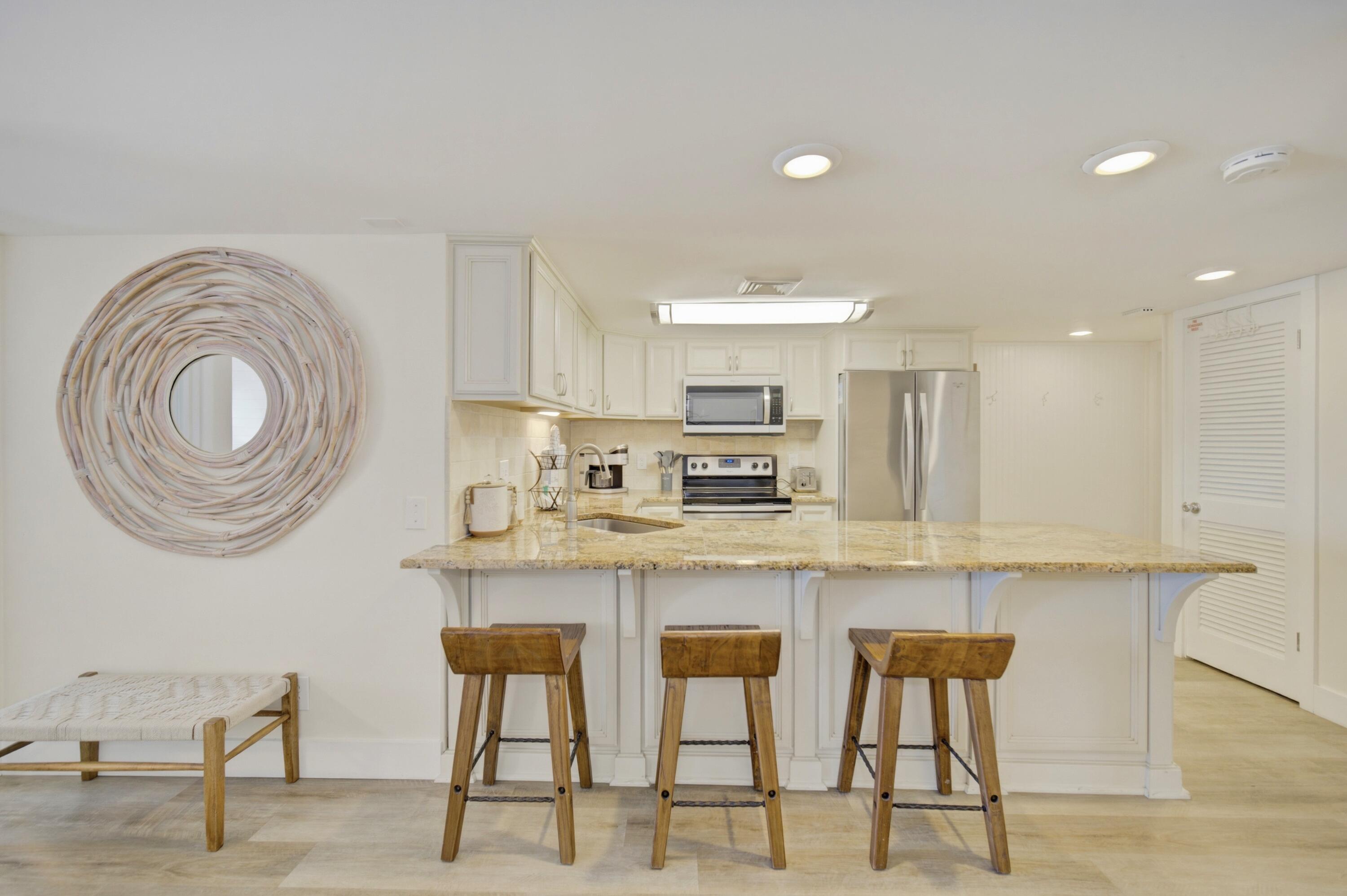 HOLIDAY SURF & RACQUET CLUB - Residential