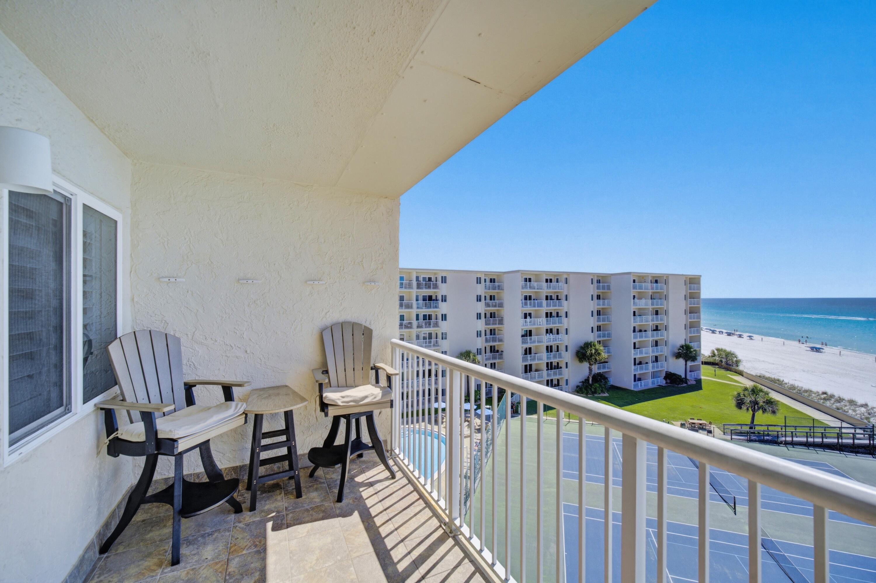HOLIDAY SURF & RACQUET CLUB - Residential