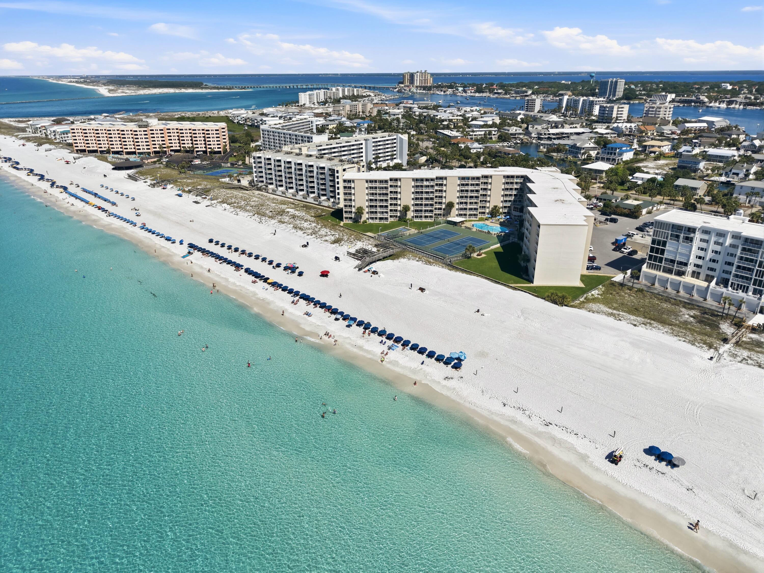 HOLIDAY SURF & RACQUET CLUB - Residential