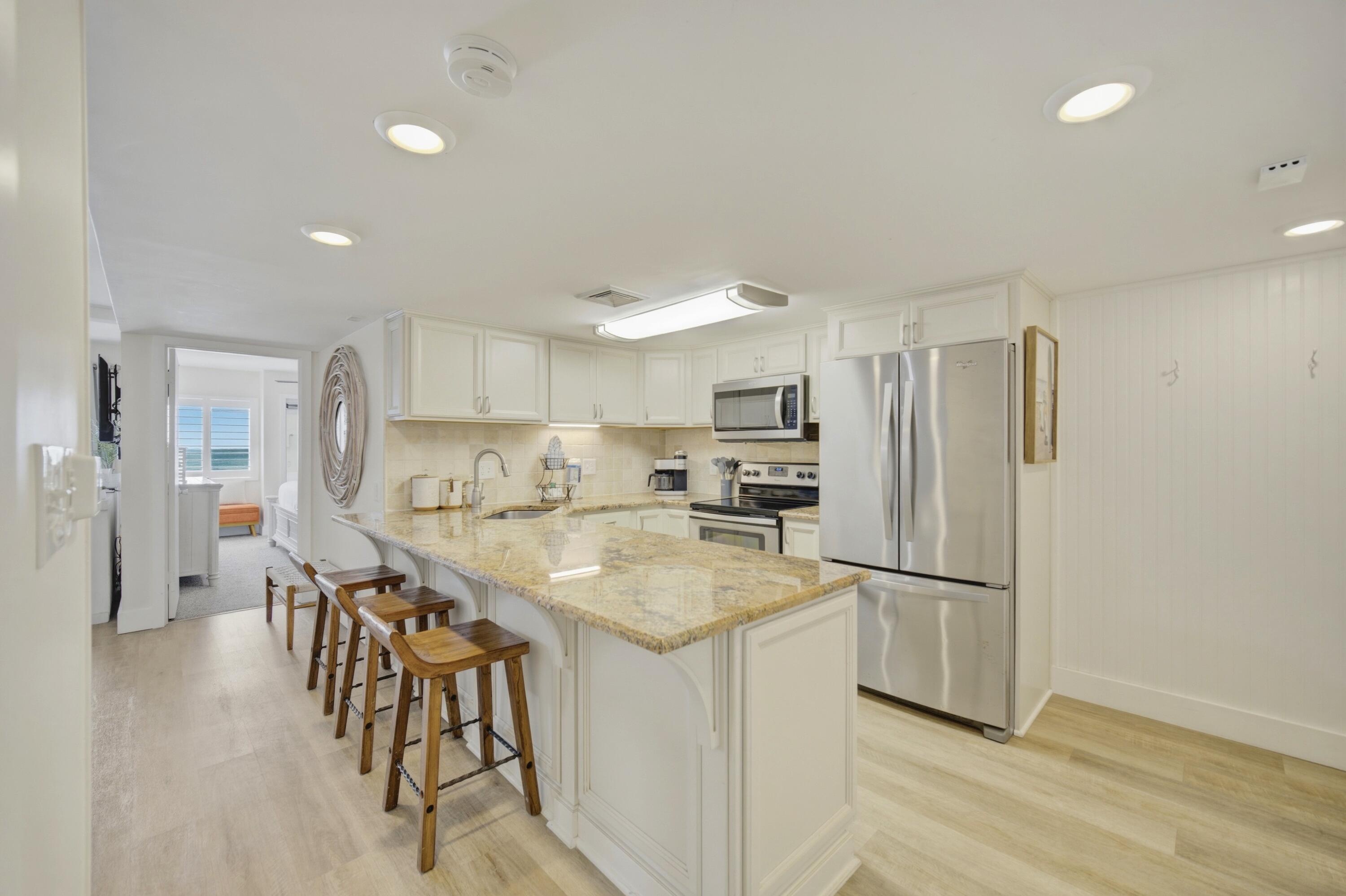 HOLIDAY SURF & RACQUET CLUB - Residential