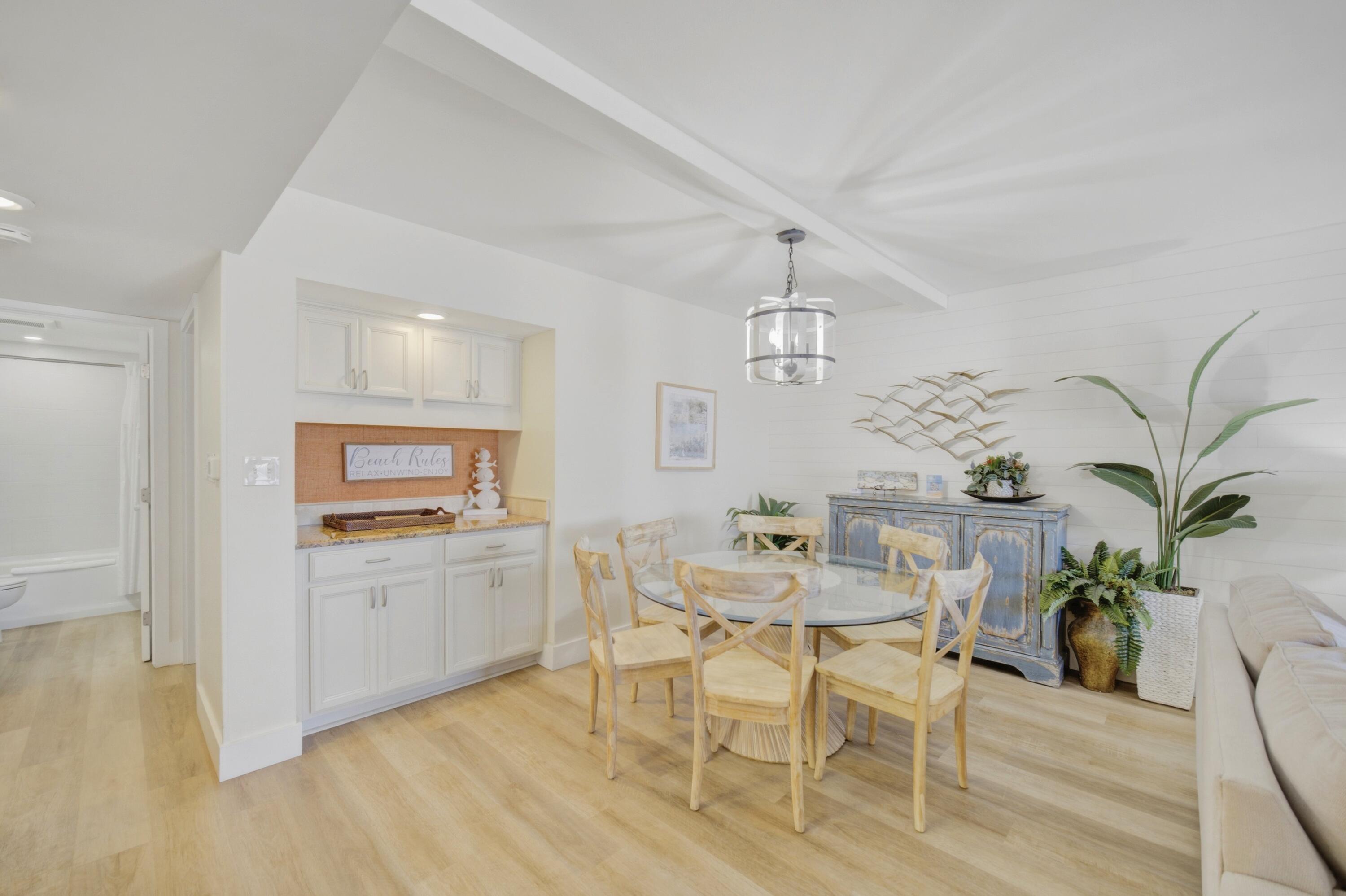 HOLIDAY SURF & RACQUET CLUB - Residential