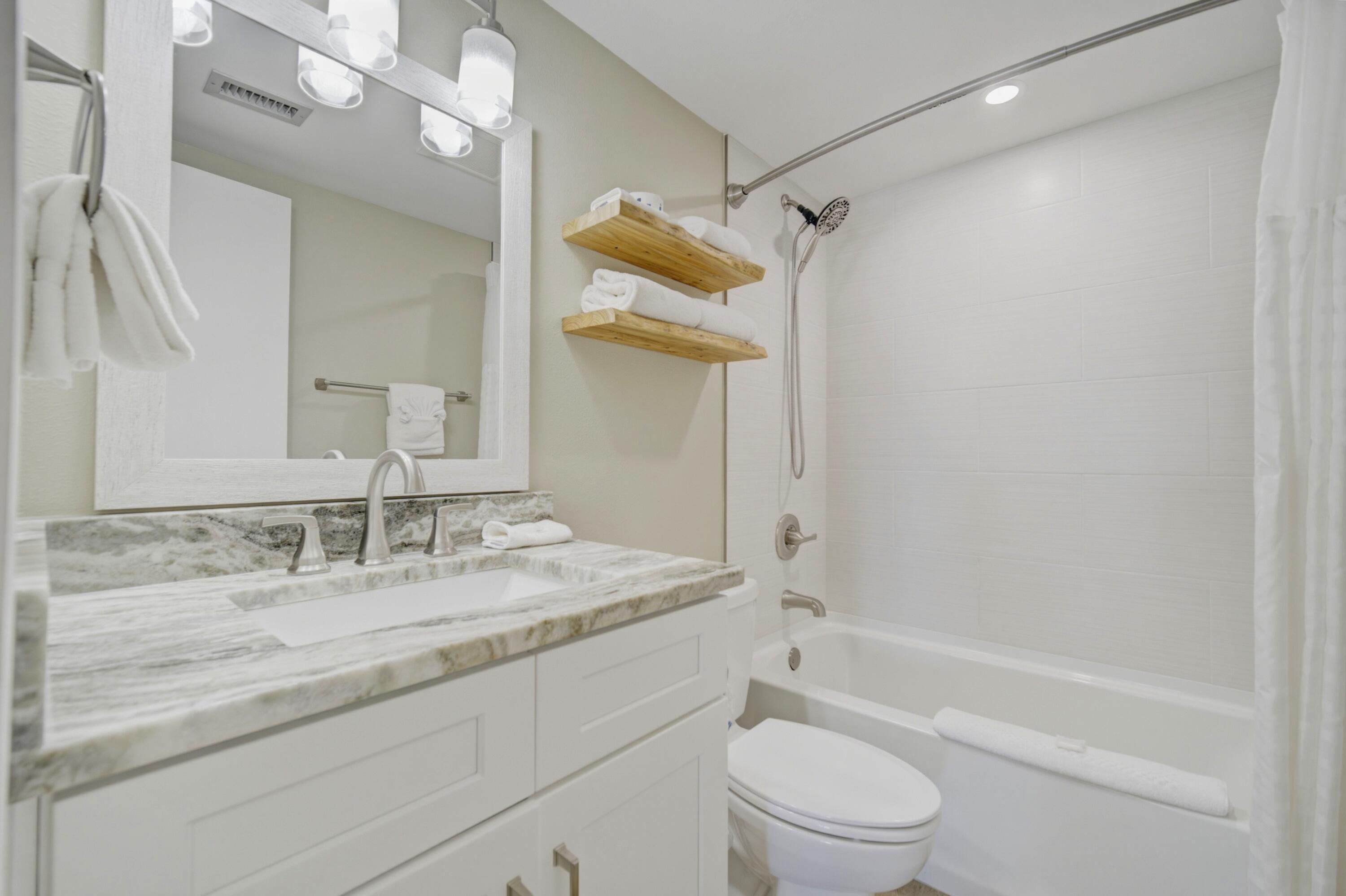 HOLIDAY SURF & RACQUET CLUB - Residential